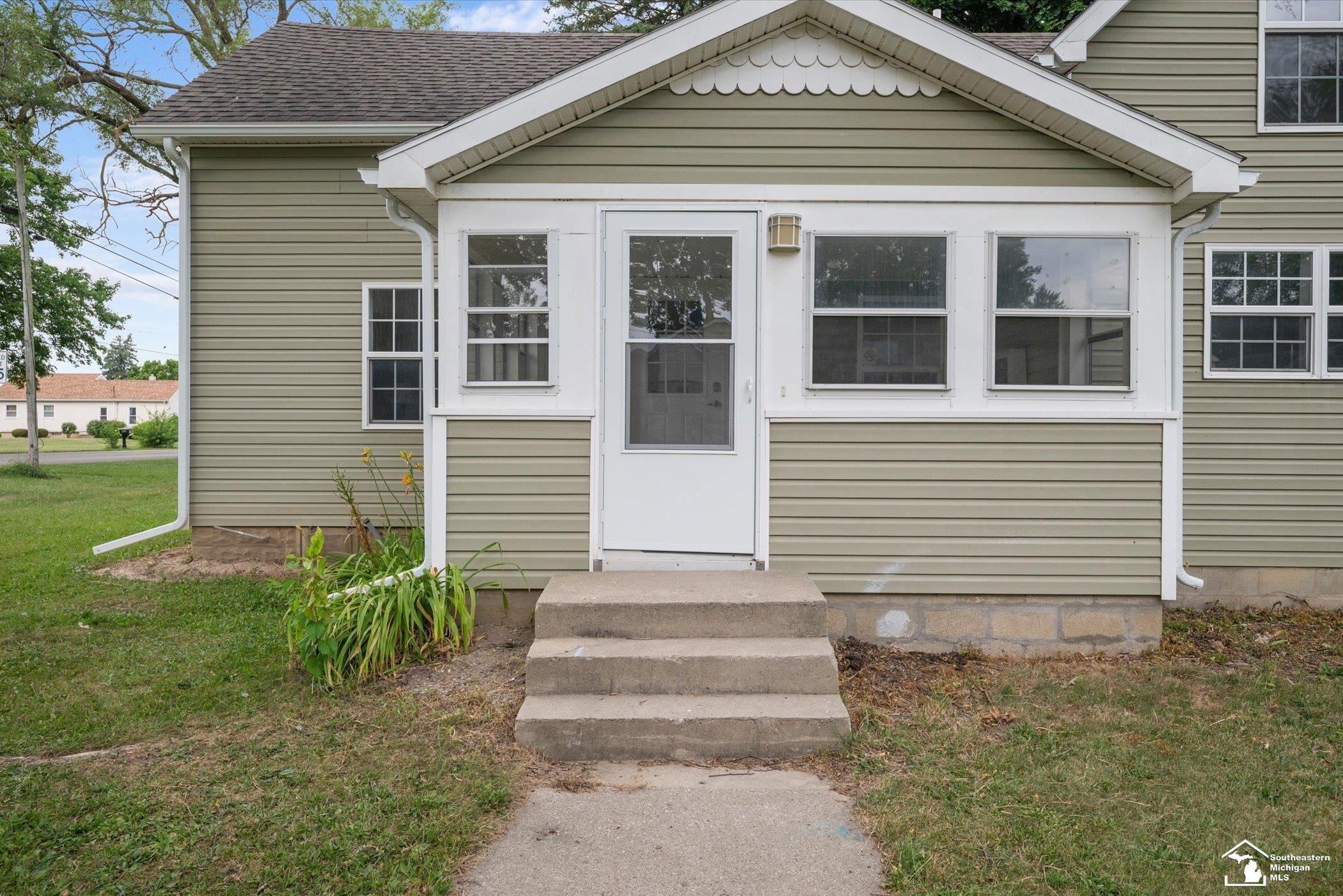 8408 Memorial Highway Property Photo 5