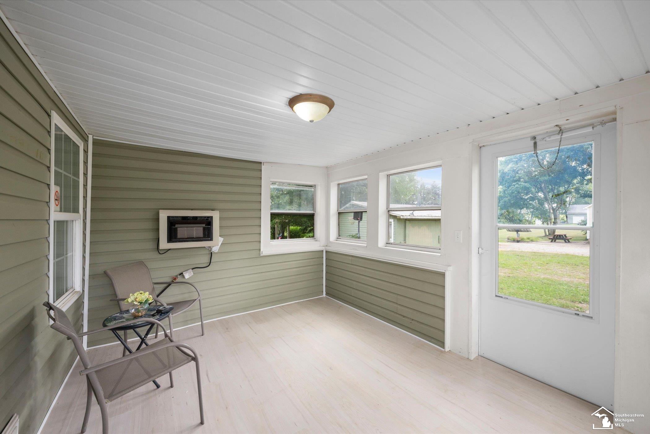 8408 Memorial Highway Property Photo 6