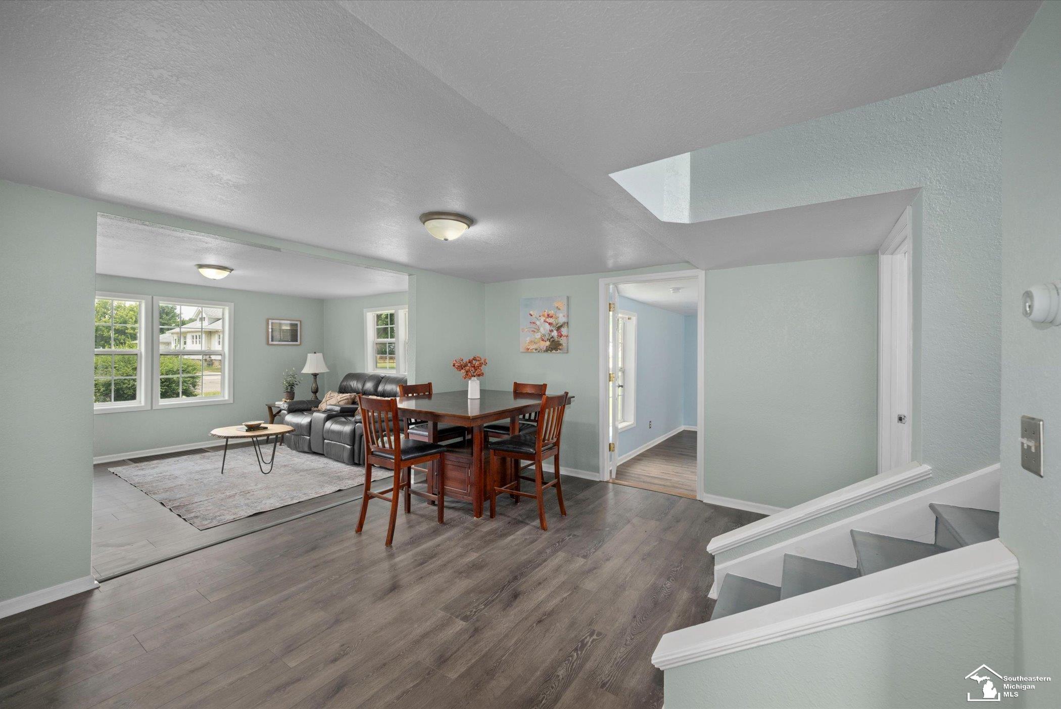 8408 Memorial Highway Property Photo 9