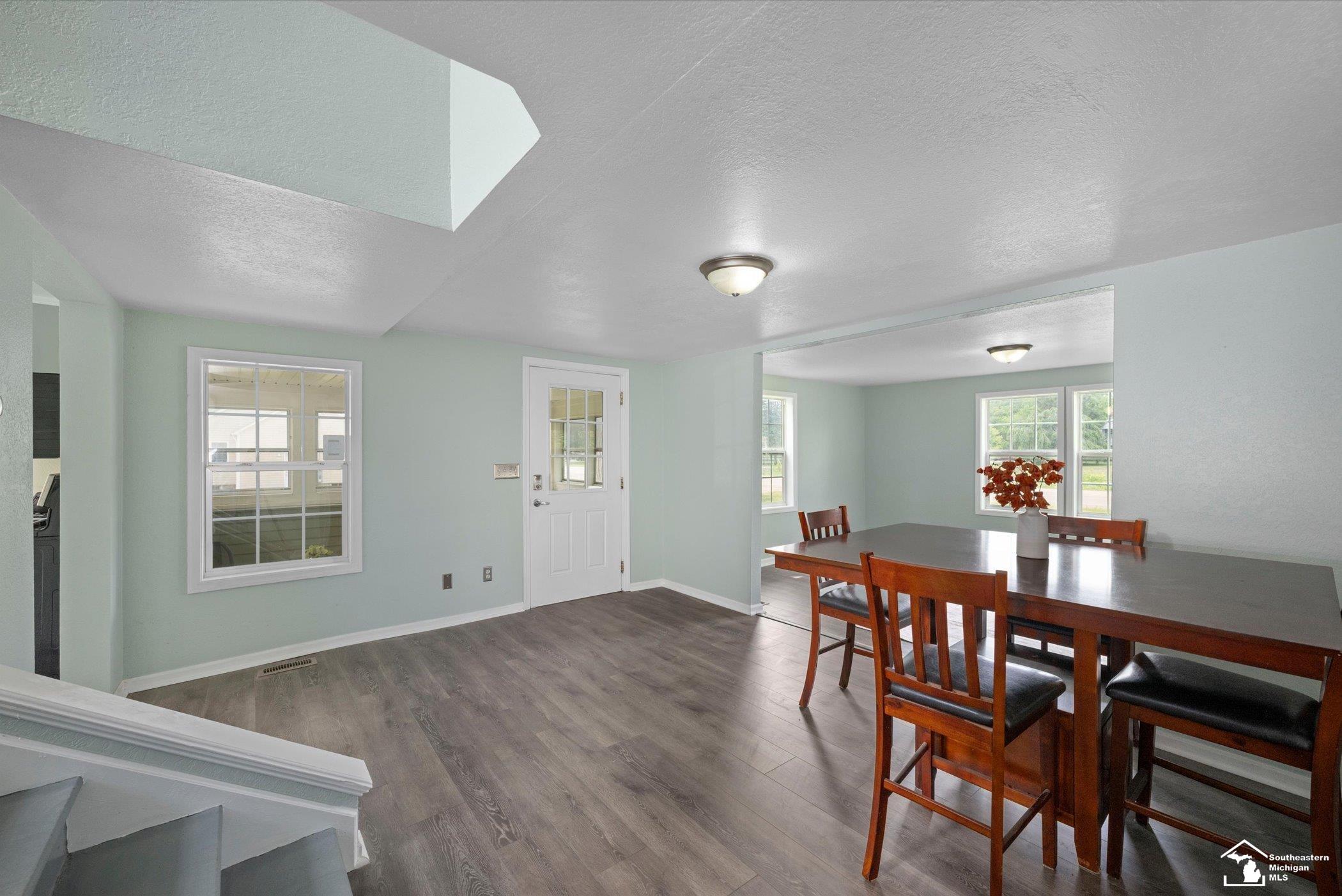 8408 Memorial Highway Property Photo 10