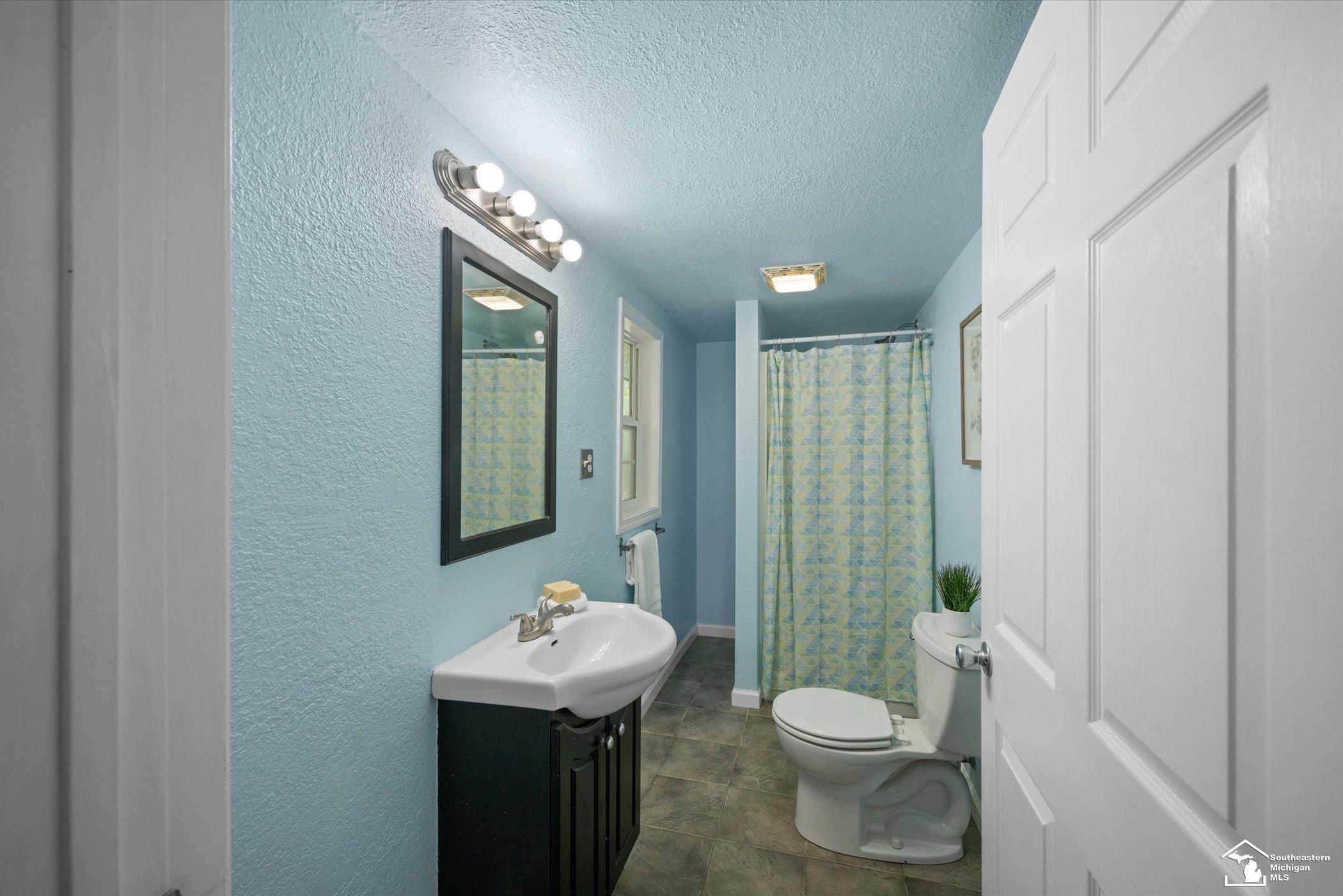 8408 Memorial Highway Property Photo 13