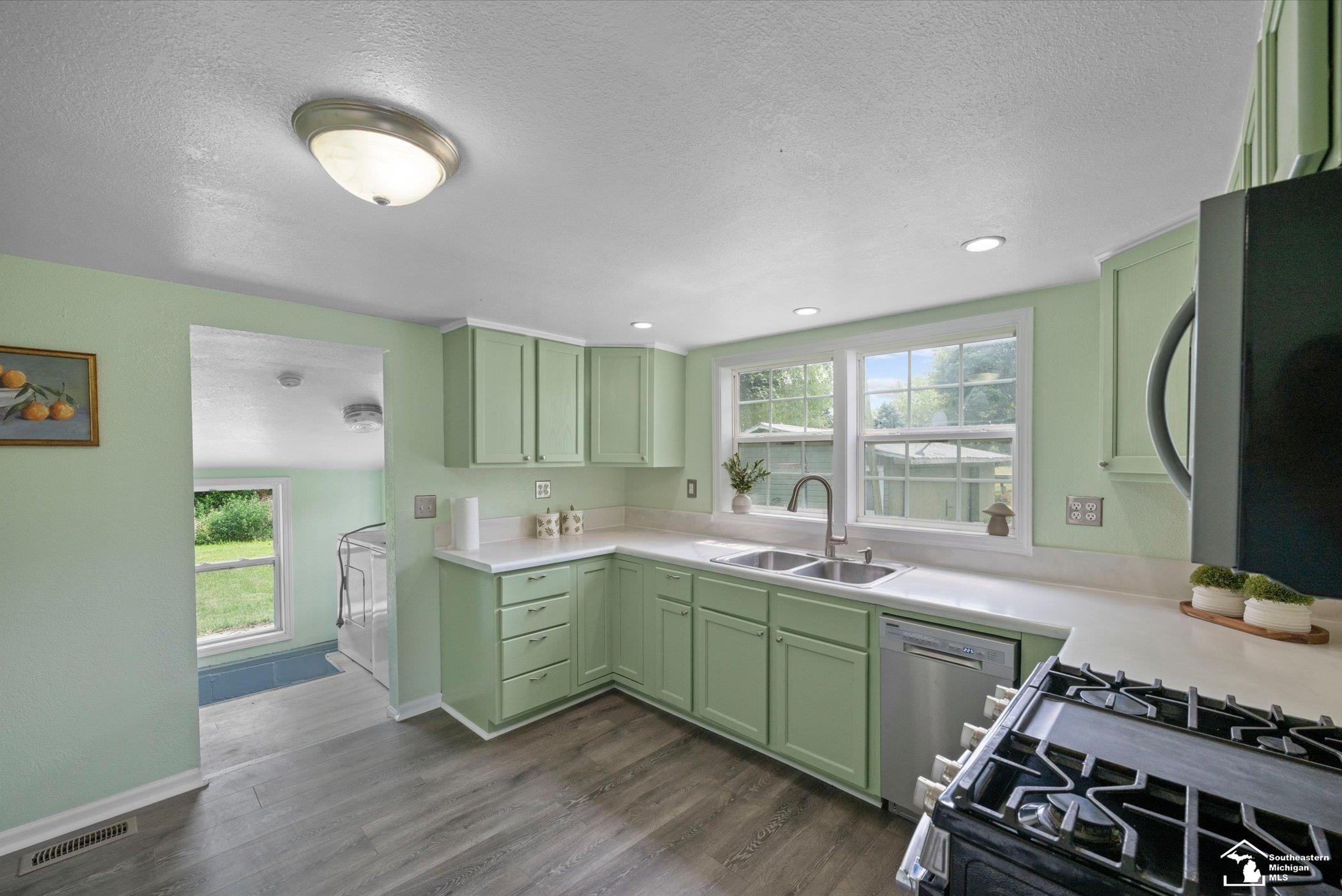 8408 Memorial Highway Property Photo 15