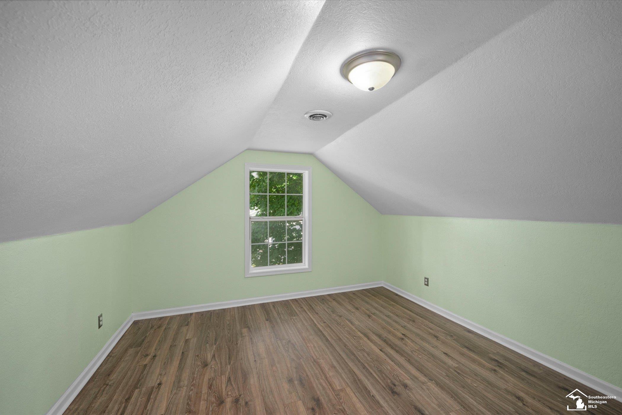 8408 Memorial Highway Property Photo 21