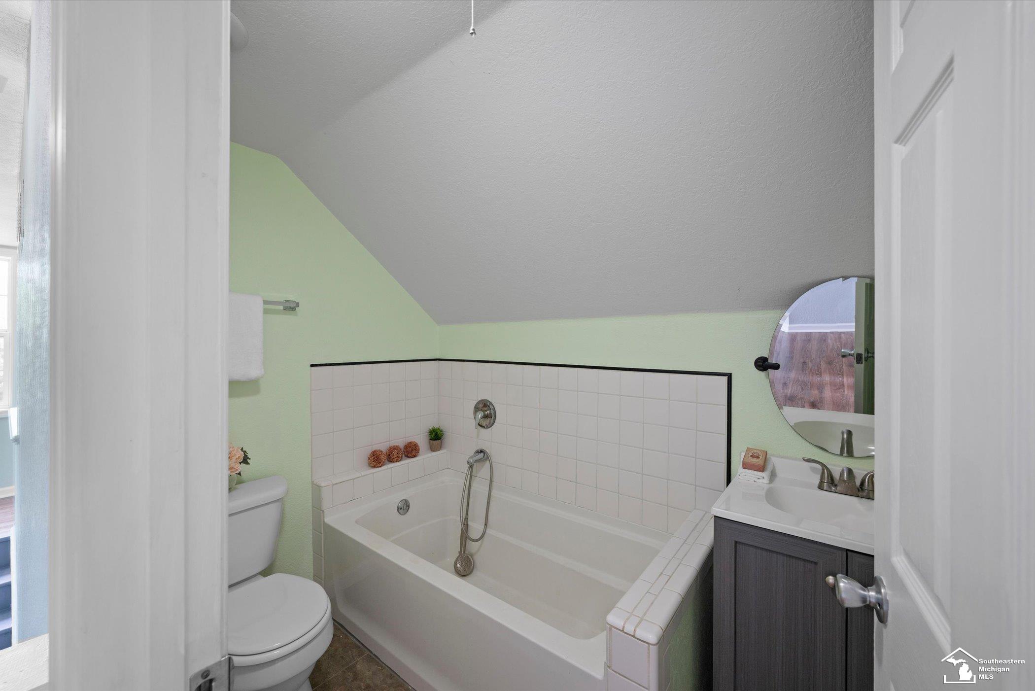 8408 Memorial Highway Property Photo 23