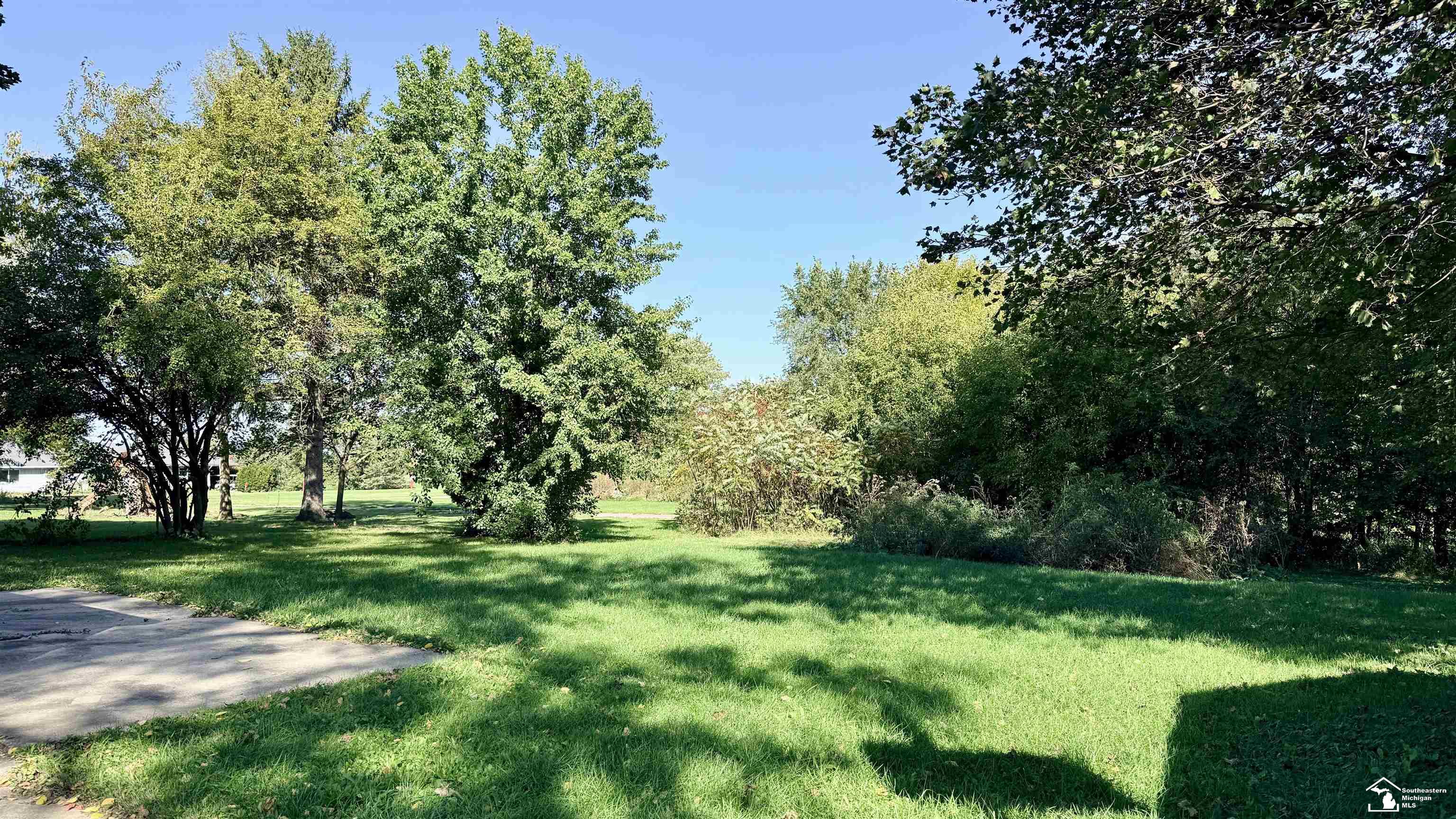 8408 Memorial Highway Property Photo 23