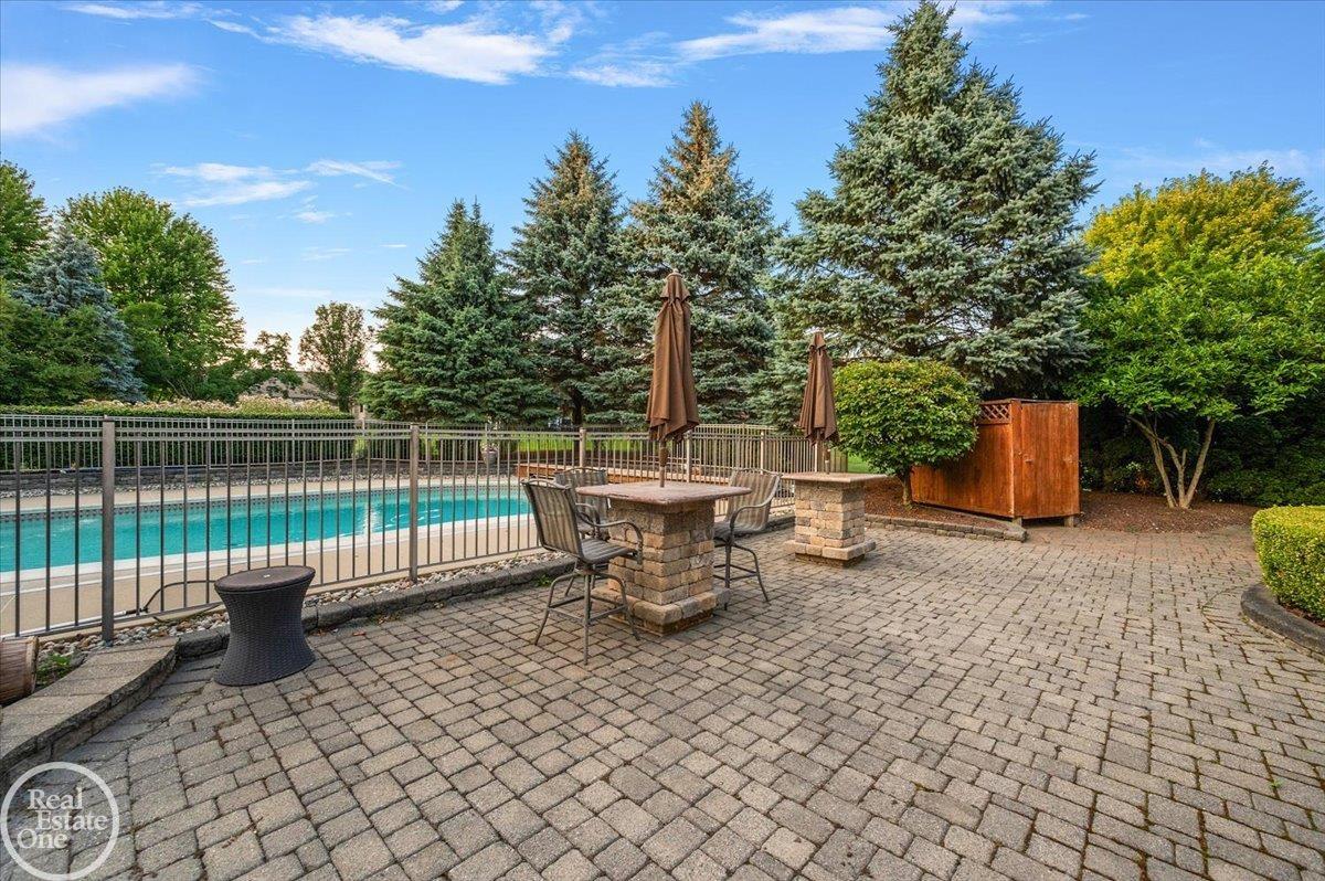 8849 Heatherwood Court Property Photo 10