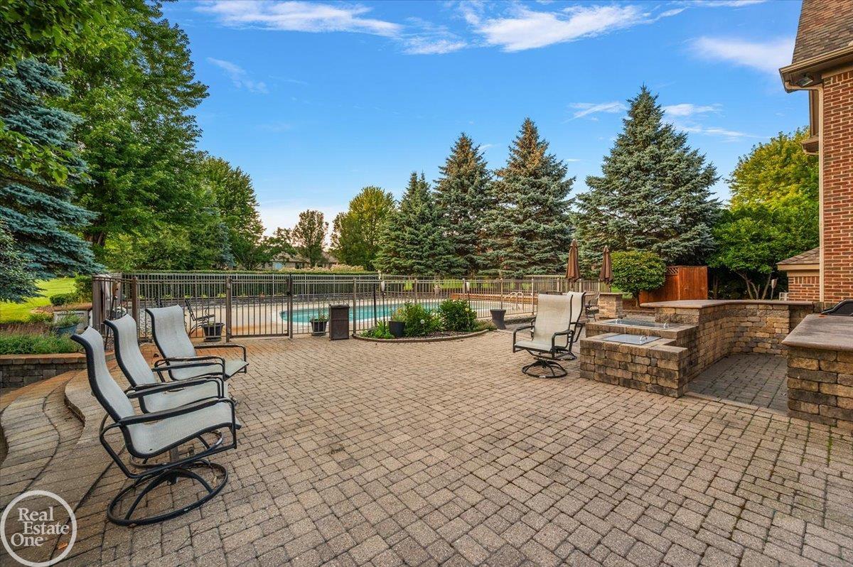 8849 Heatherwood Court Property Photo 11