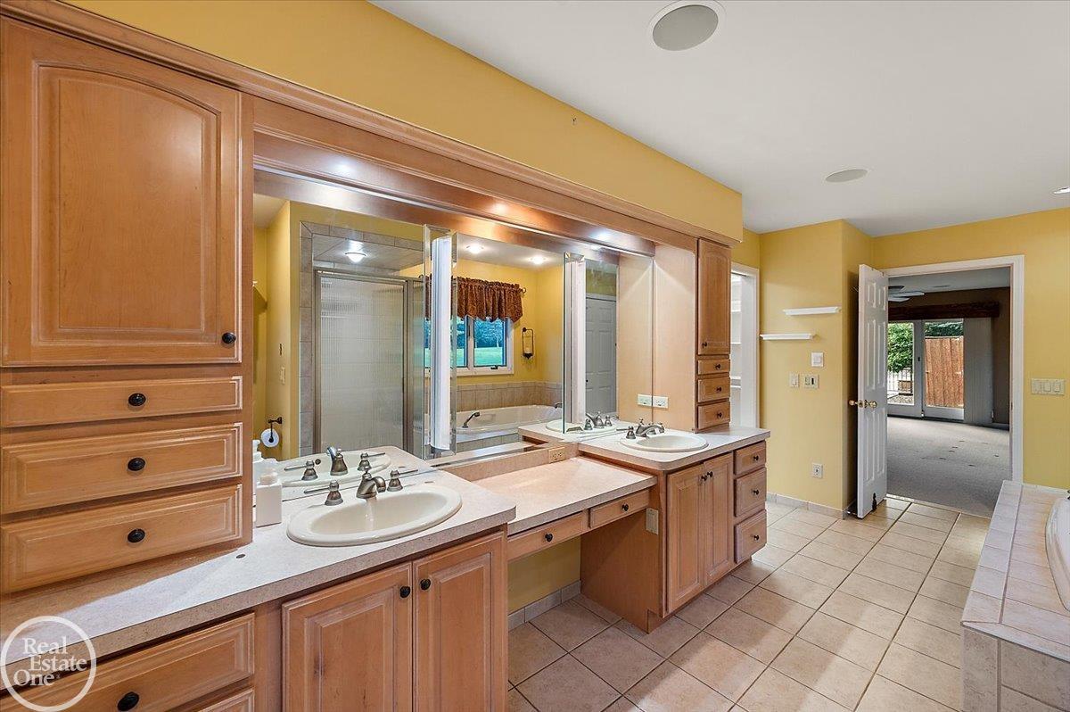 8849 Heatherwood Court Property Photo 31
