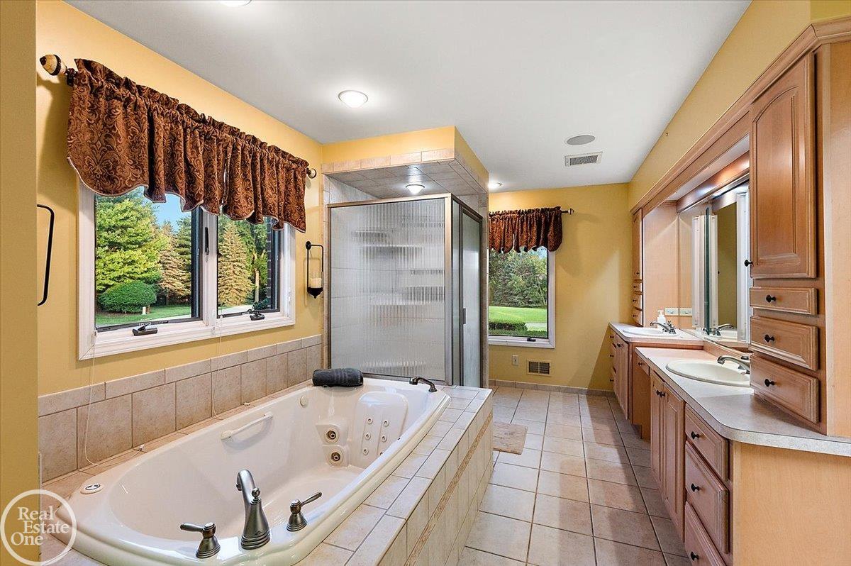 8849 Heatherwood Court Property Photo 33