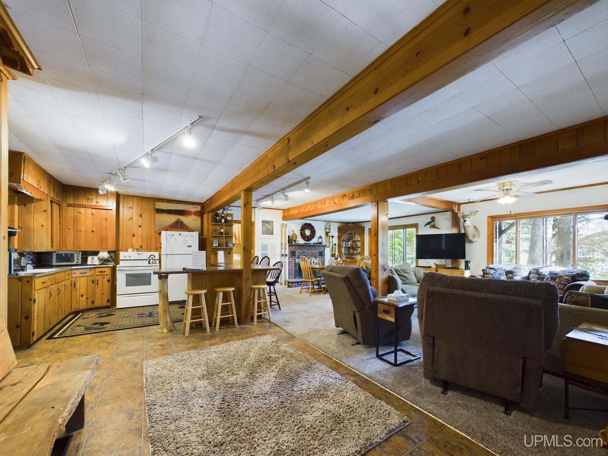 5441 Curtis Drive Property Photo 3