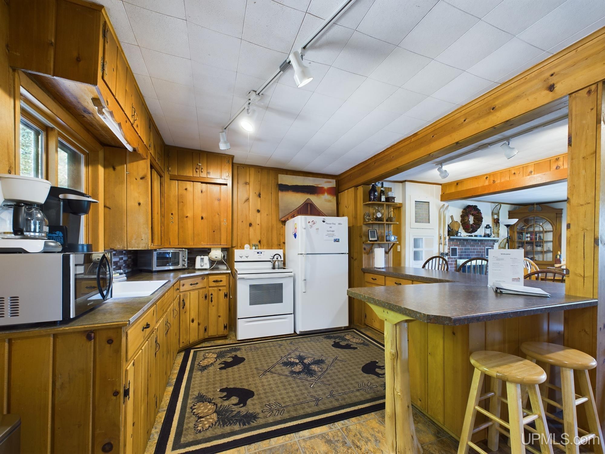 5441 Curtis Drive Property Photo 5