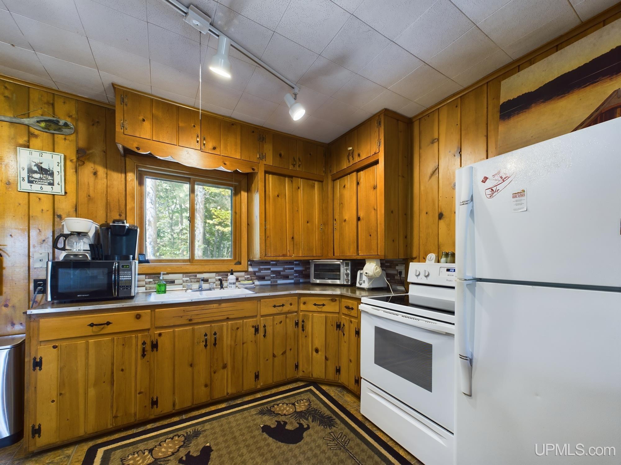 5441 Curtis Drive Property Photo 6