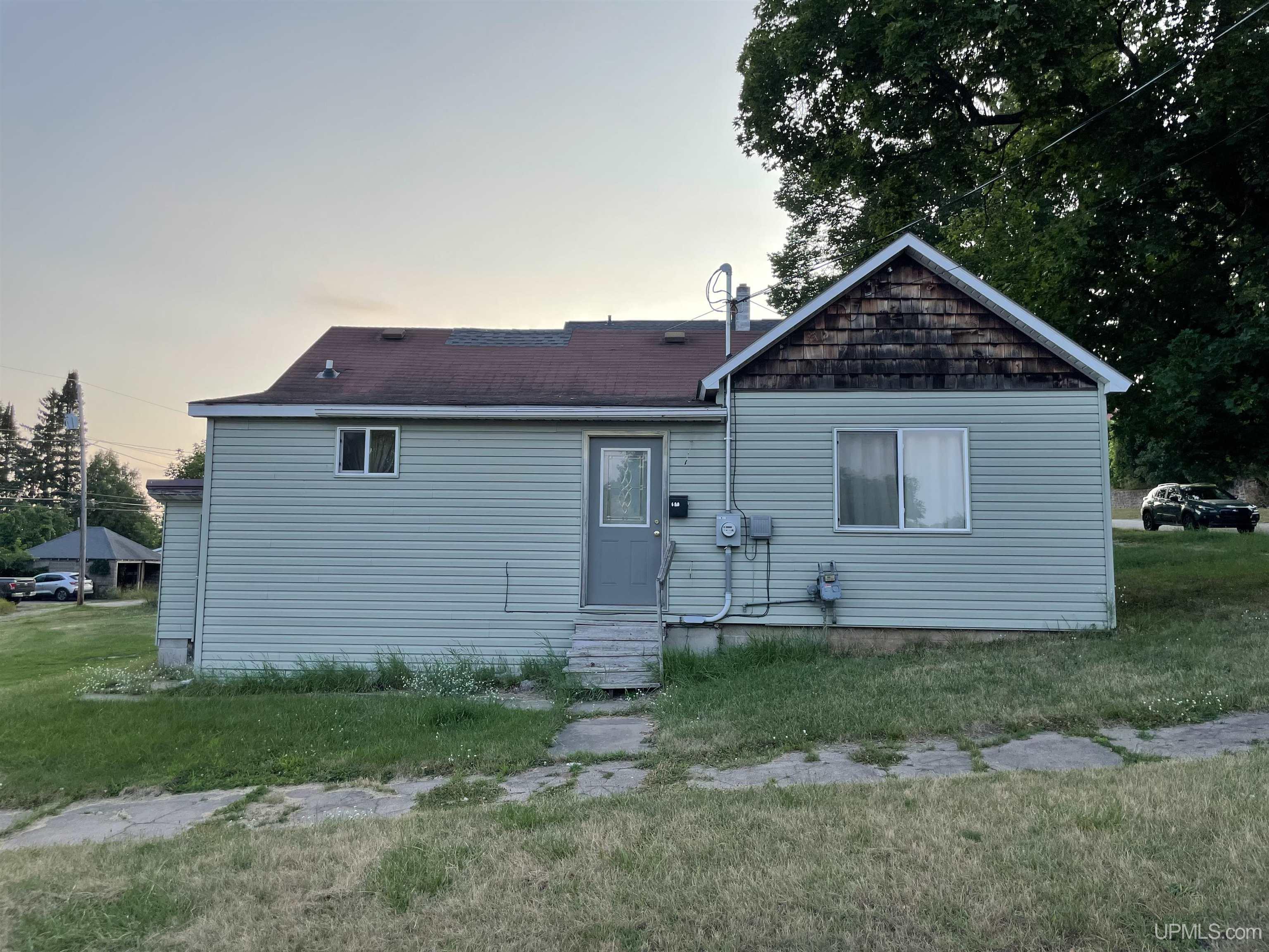 100 Carpenter Avenue Property Photo 1