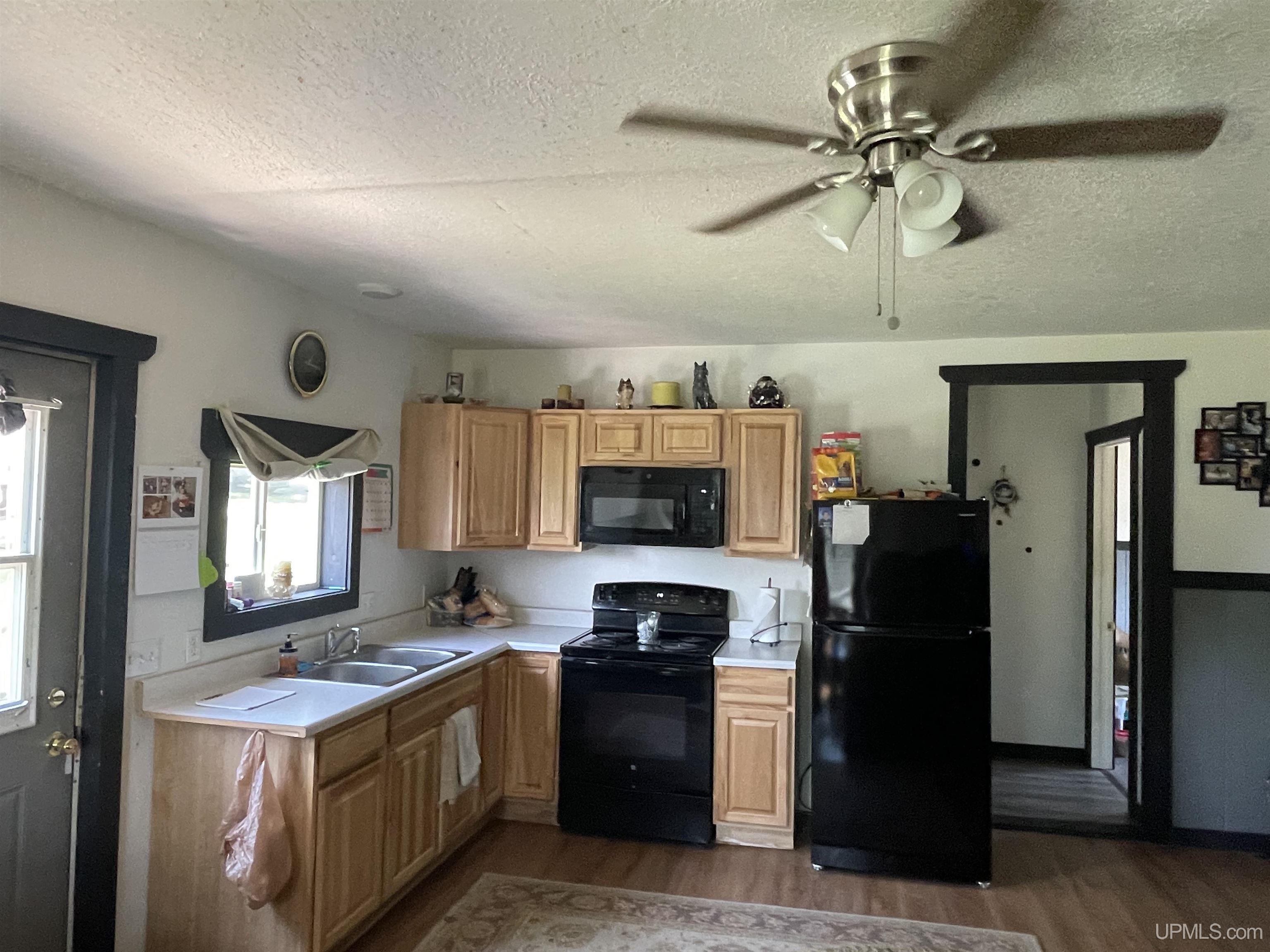 100 Carpenter Avenue Property Photo 3