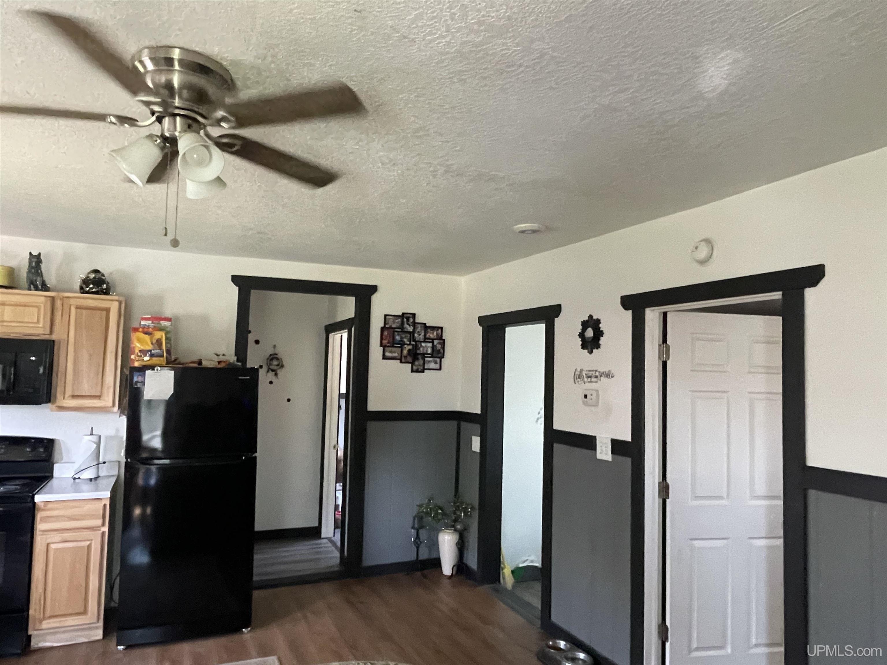 100 Carpenter Avenue Property Photo 4