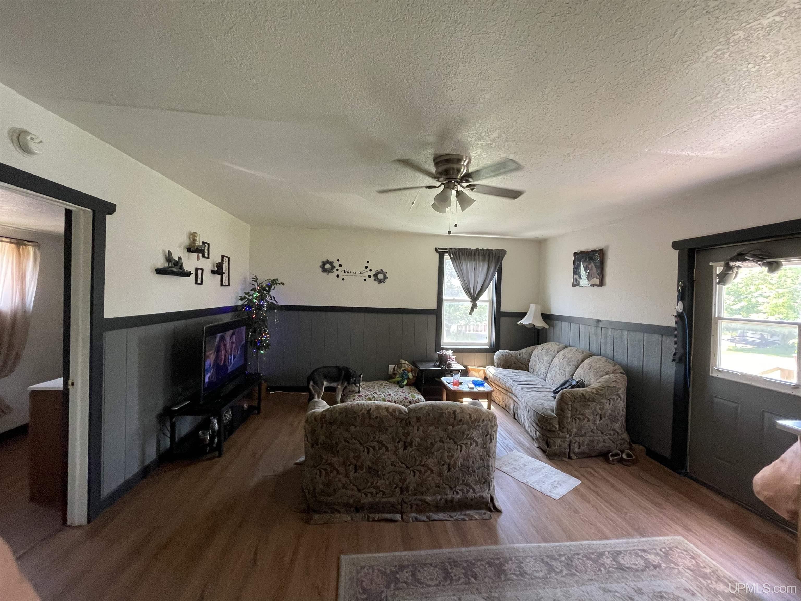 100 Carpenter Avenue Property Photo 5