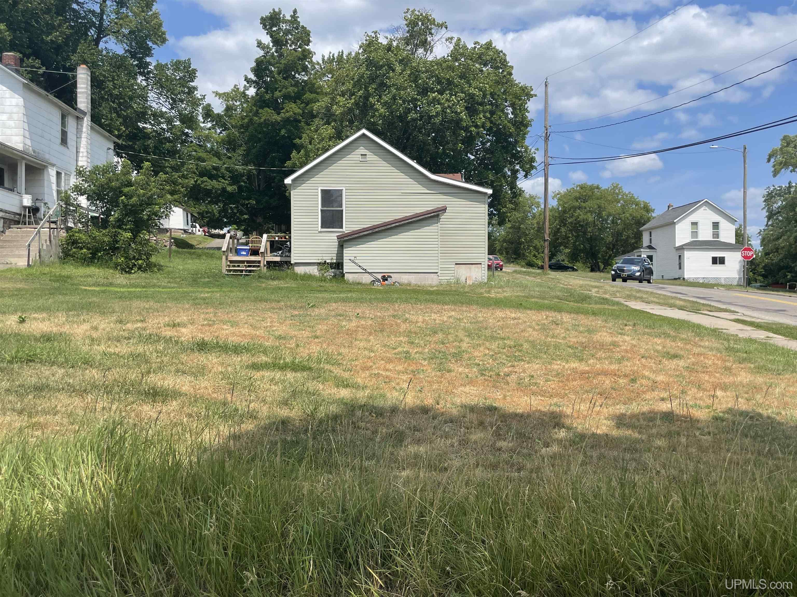100 Carpenter Avenue Property Photo 14