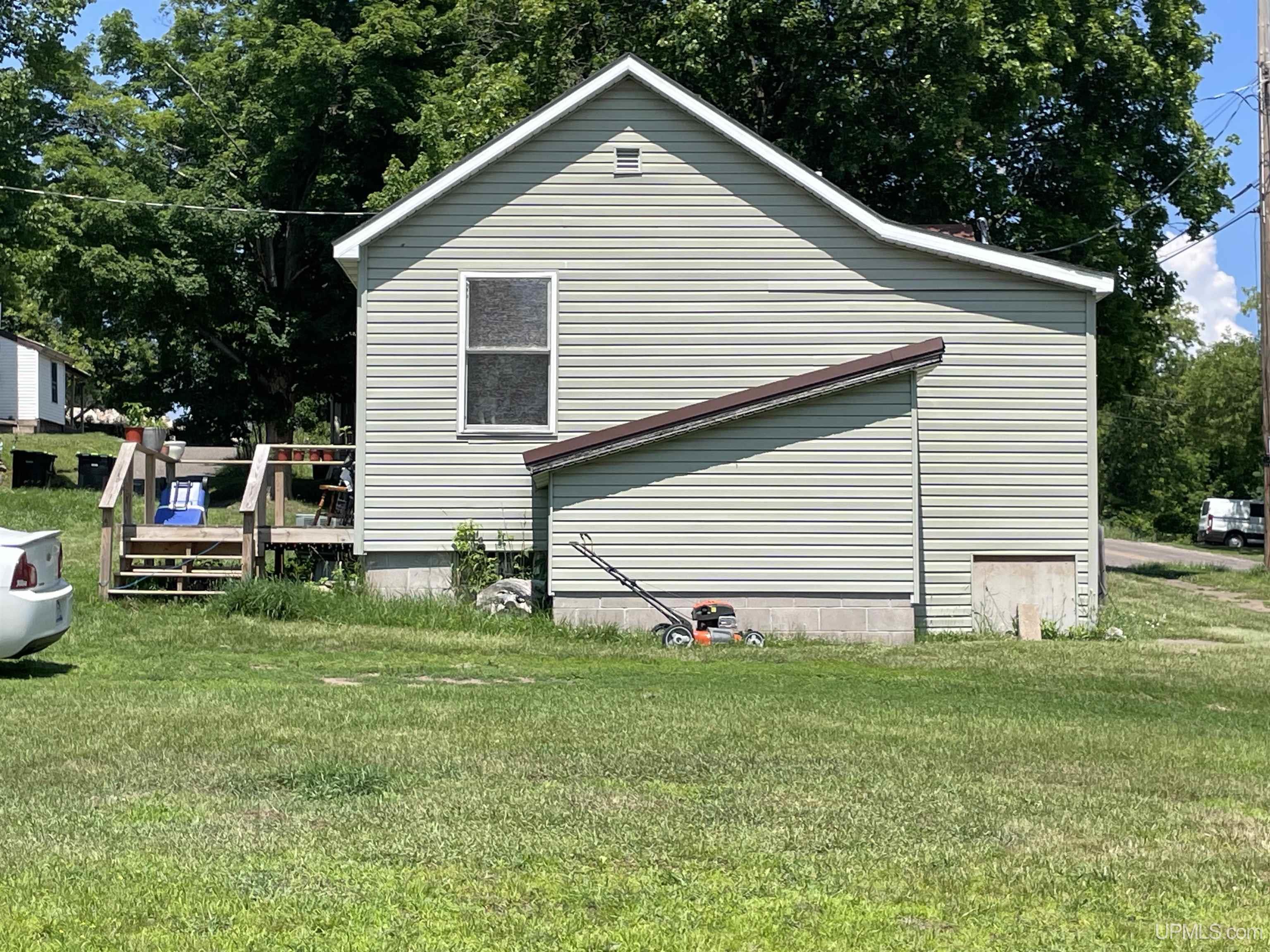 100 Carpenter Avenue Property Photo 15