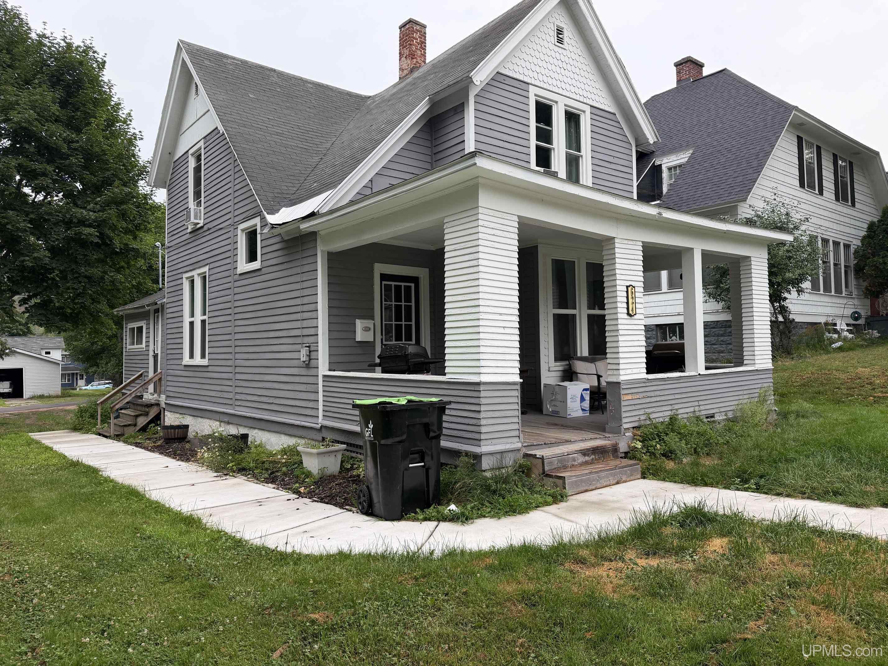 624 E B Street Property Photo 1