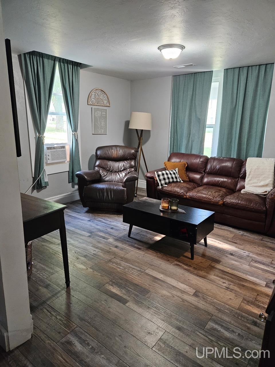 624 E B Street Property Photo 3