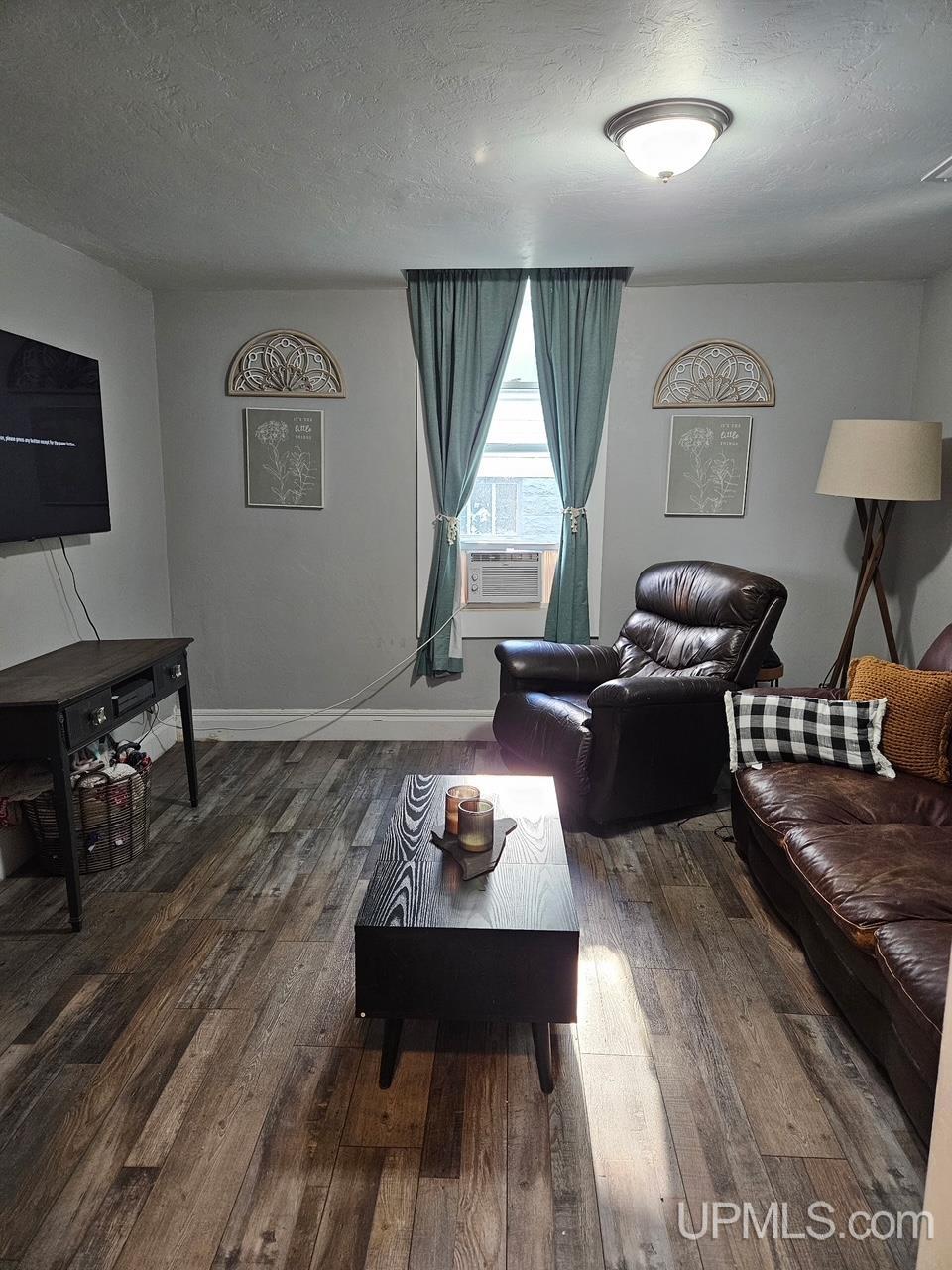 624 E B Street Property Photo 4