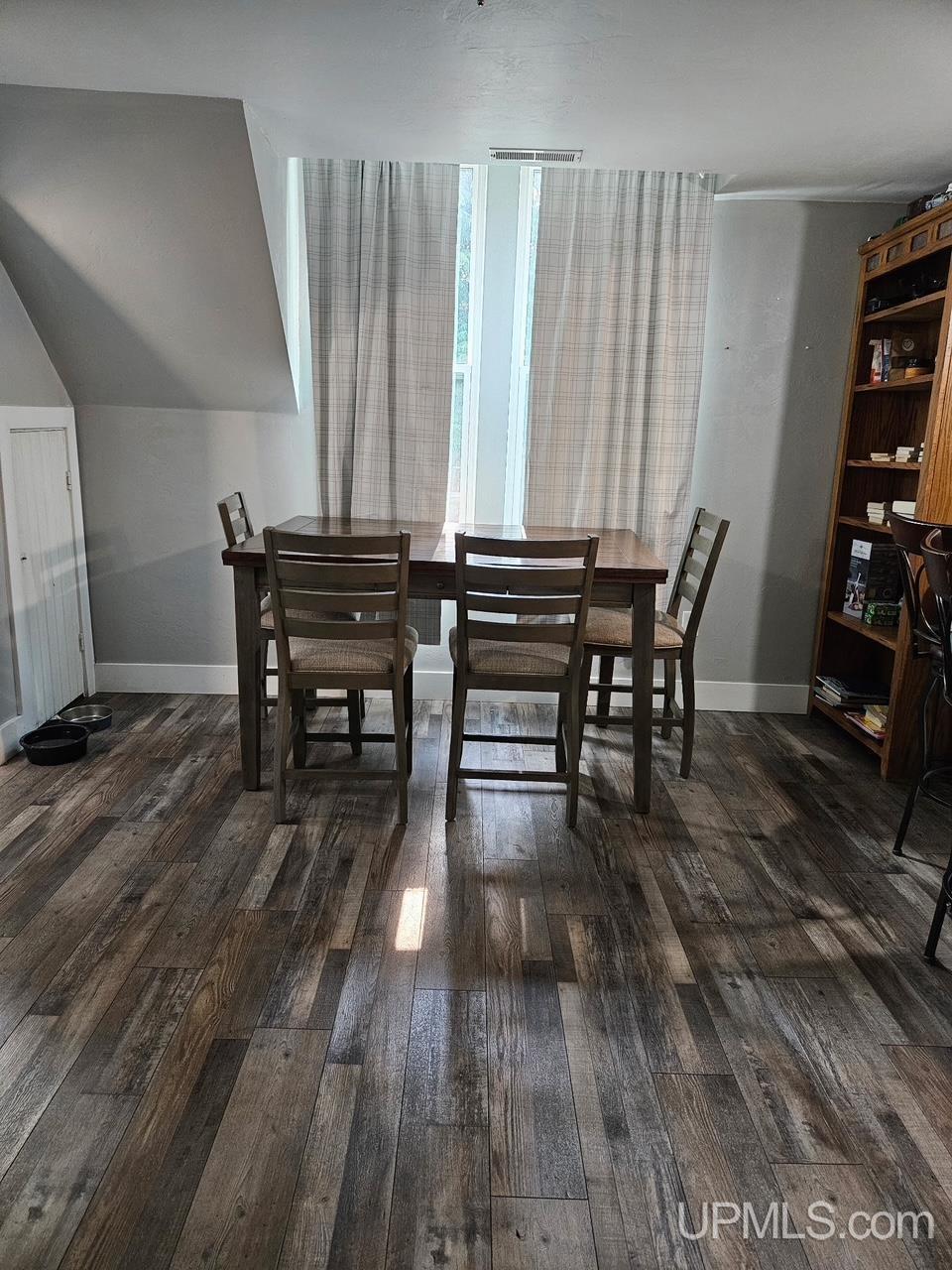 624 E B Street Property Photo 6