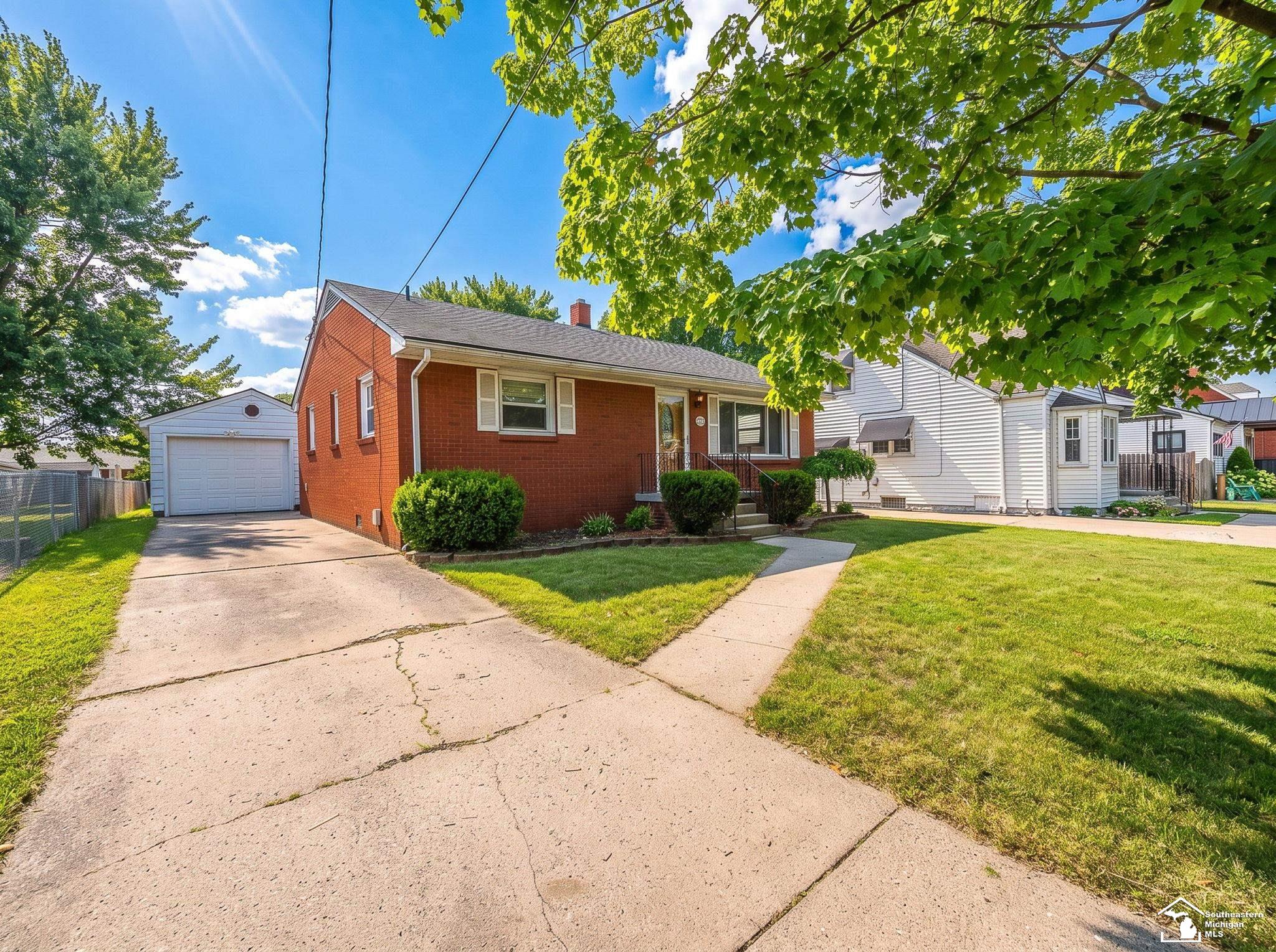 5929 Oakwood Drive Property Photo 1