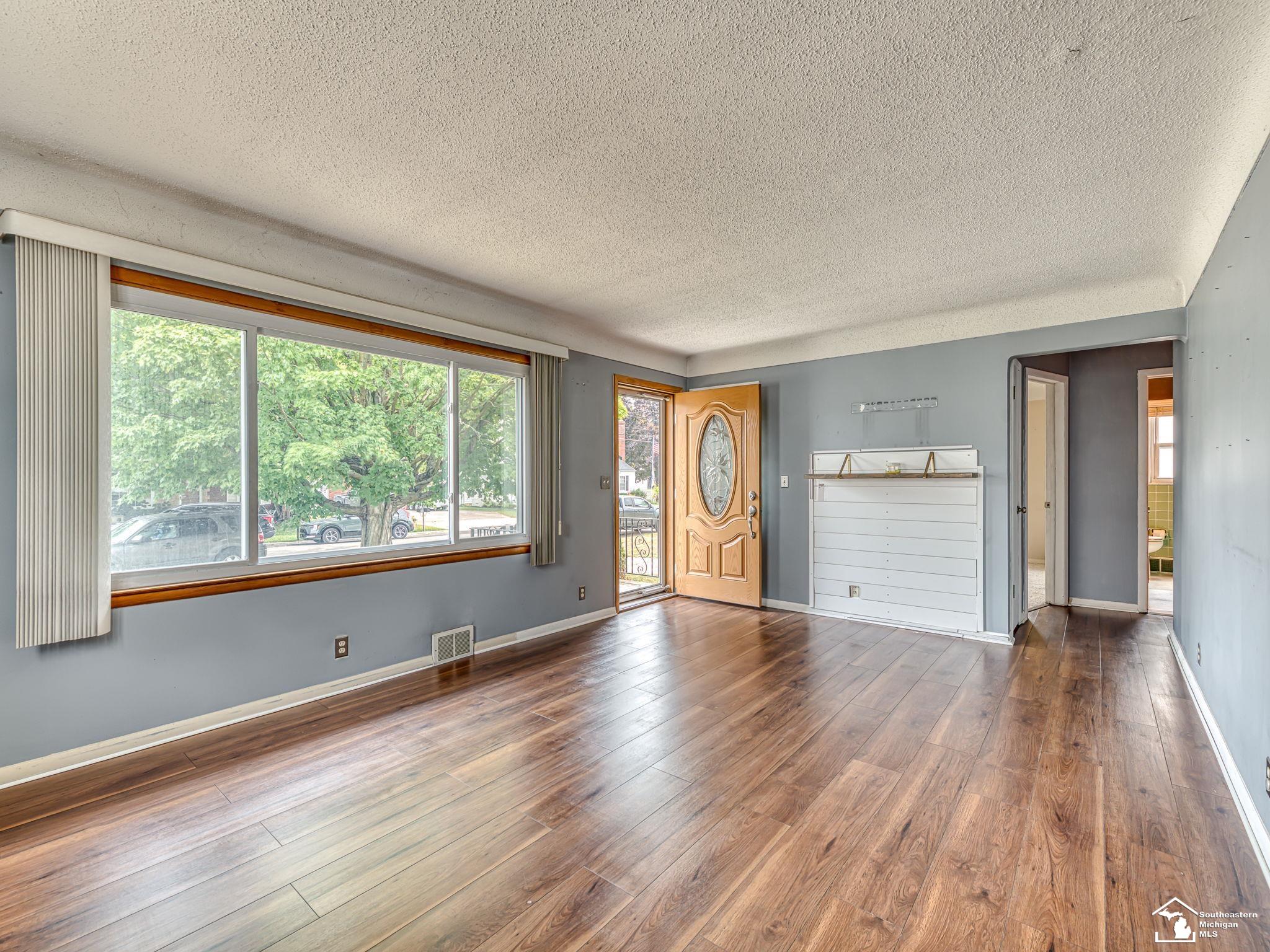 5929 Oakwood Drive Property Photo 4