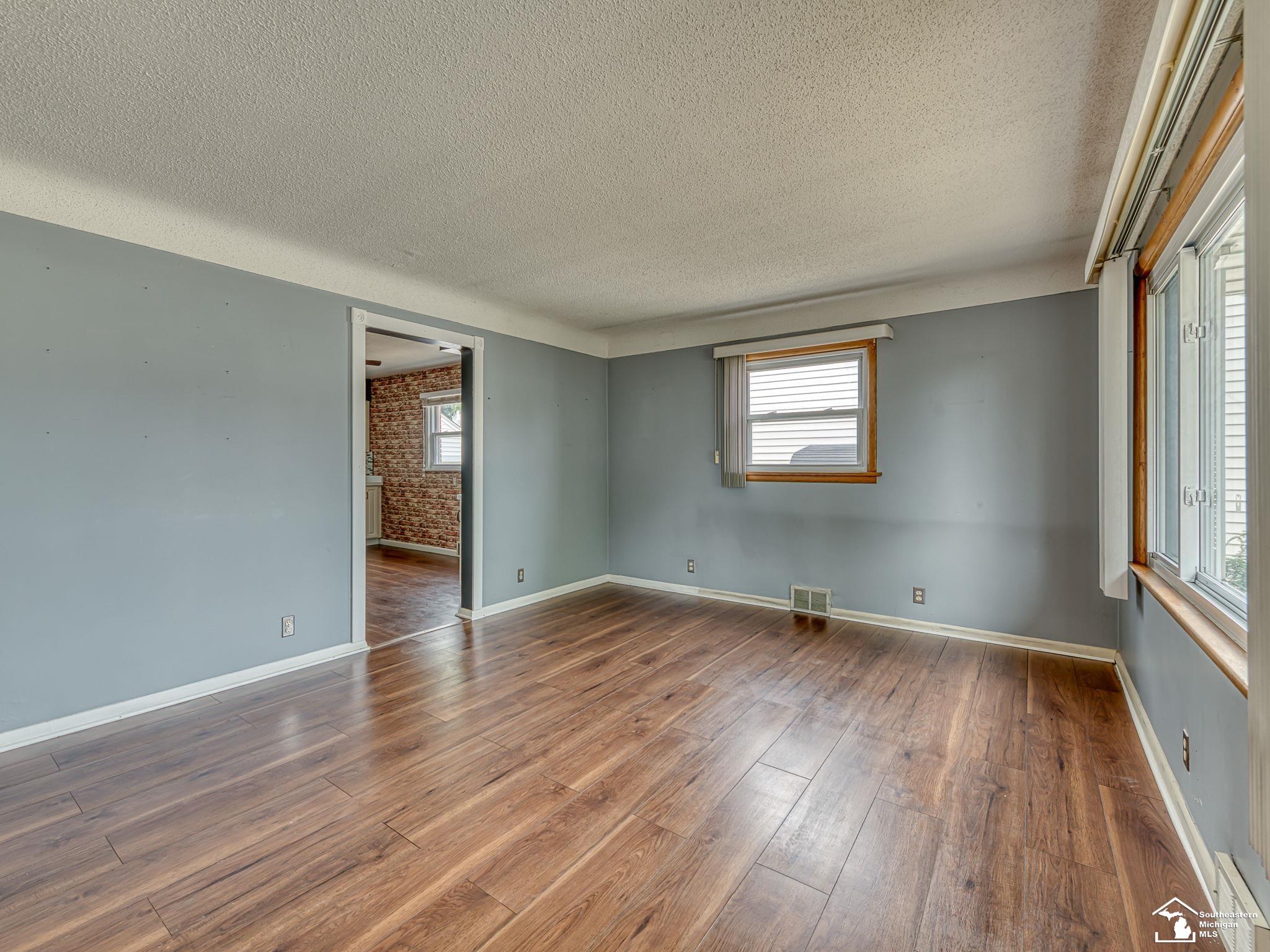 5929 Oakwood Drive Property Photo 6