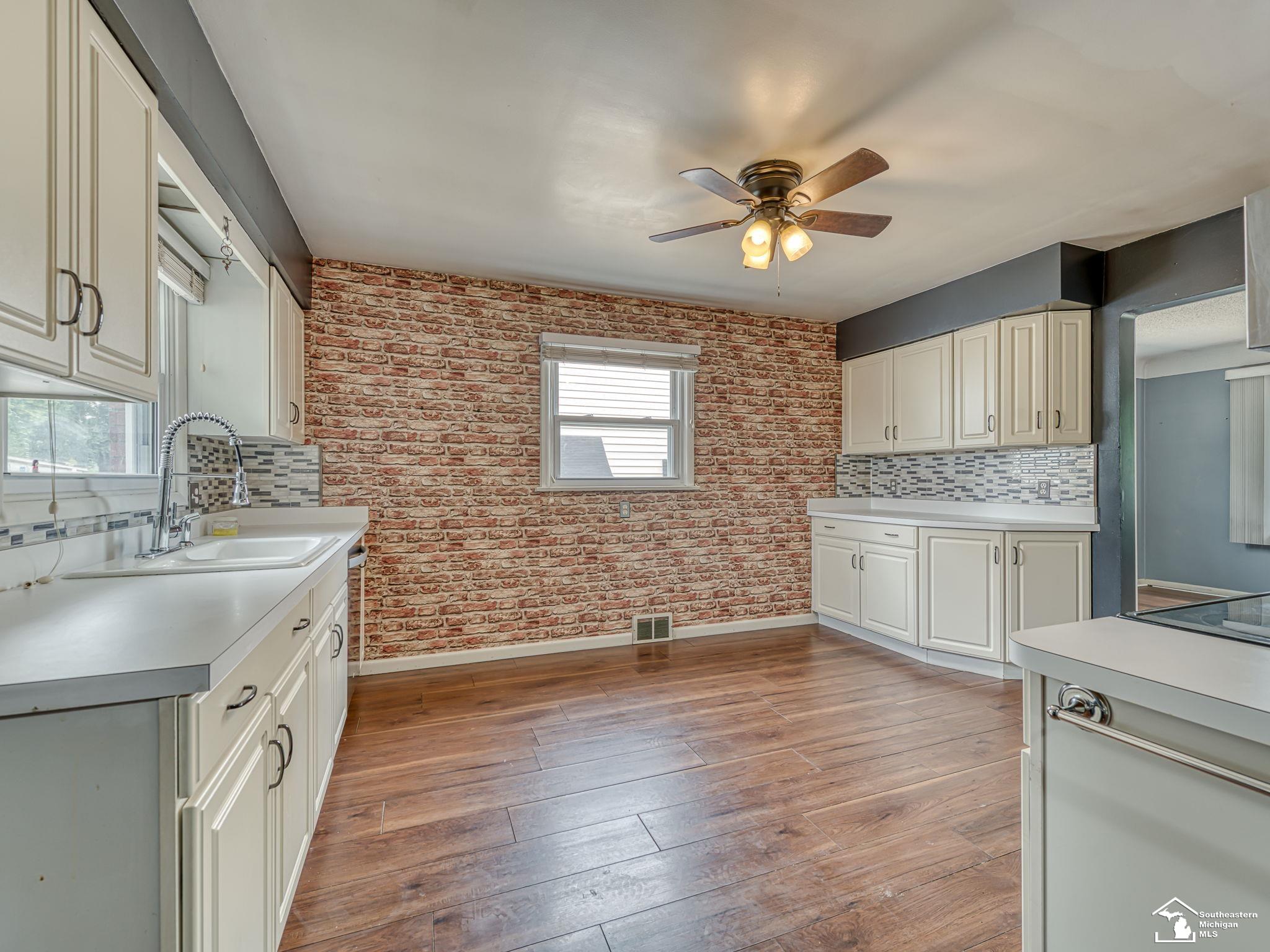5929 Oakwood Drive Property Photo 8