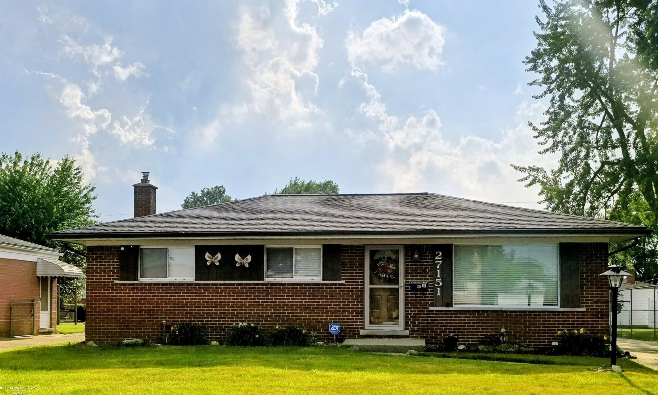 27151 Clarpointe Drive Property Photo 1