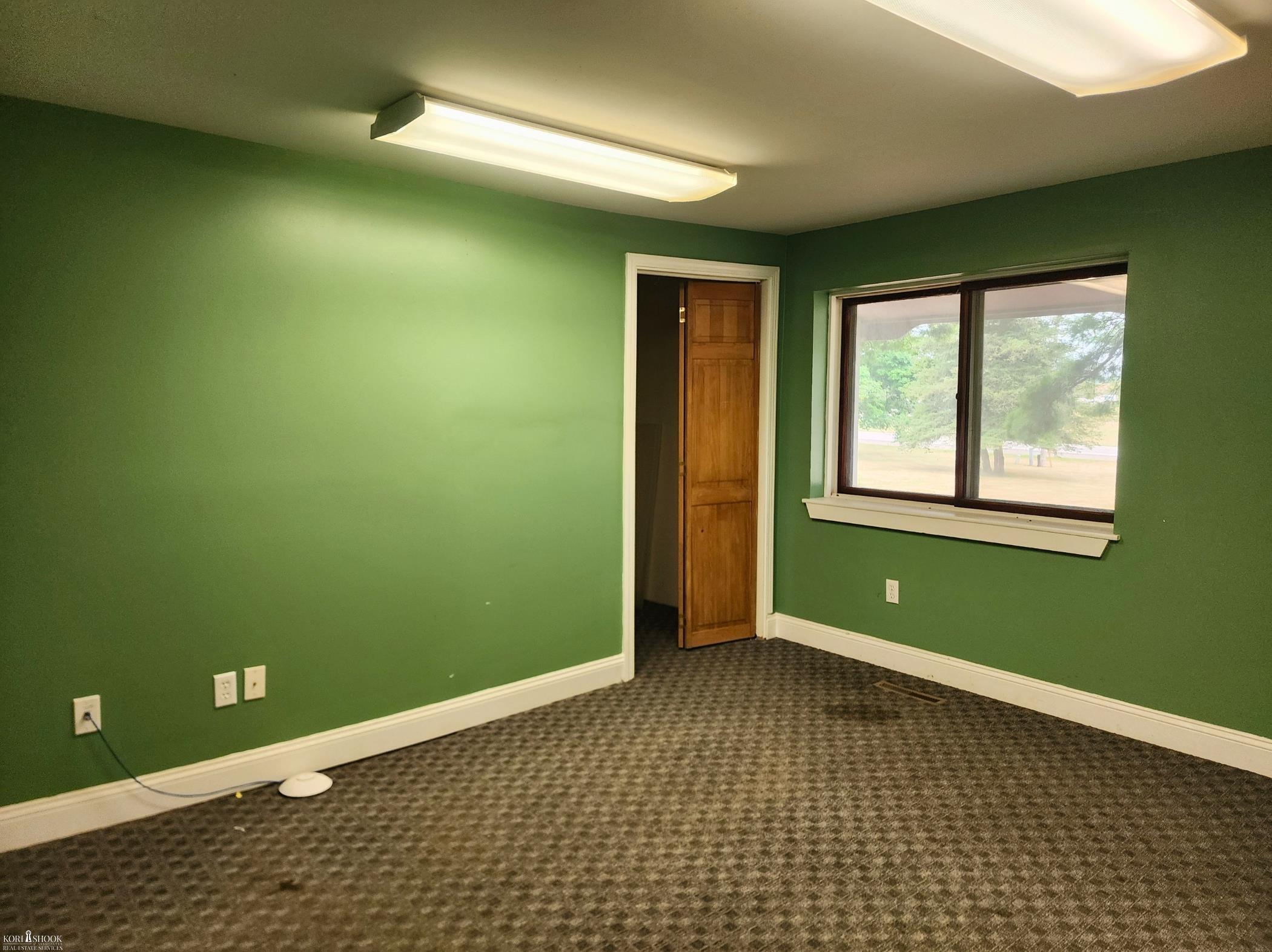 2881 W Bennington Road Property Photo 4