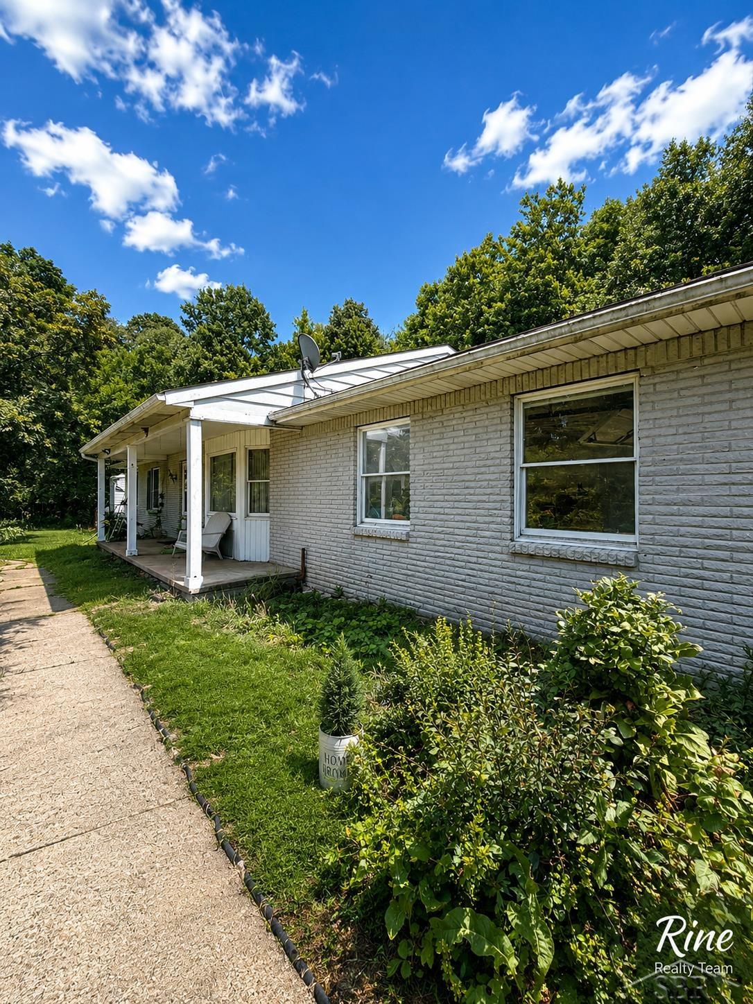 4924 Thurlby Street Property Photo 3