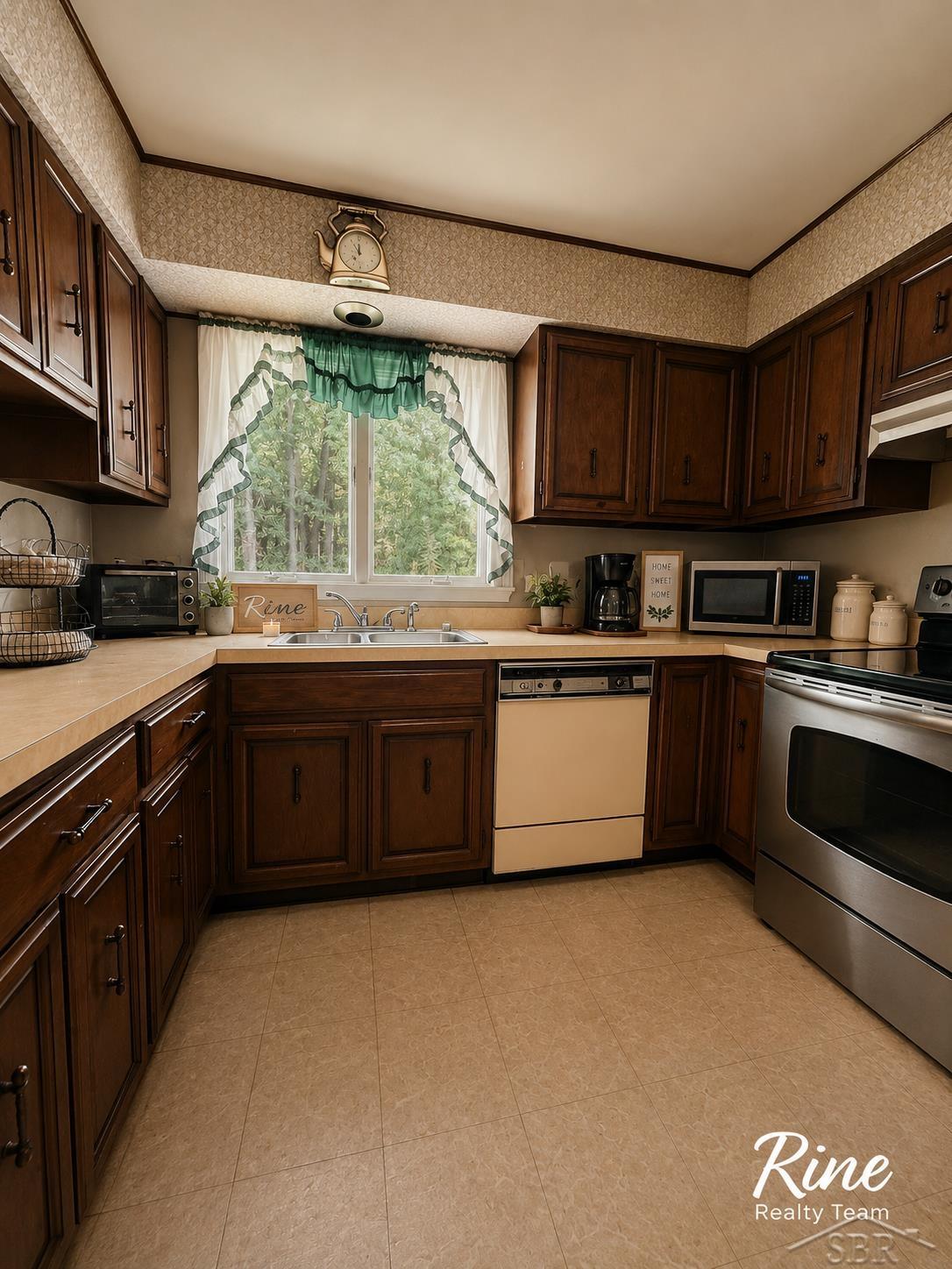 4924 Thurlby Street Property Photo 24
