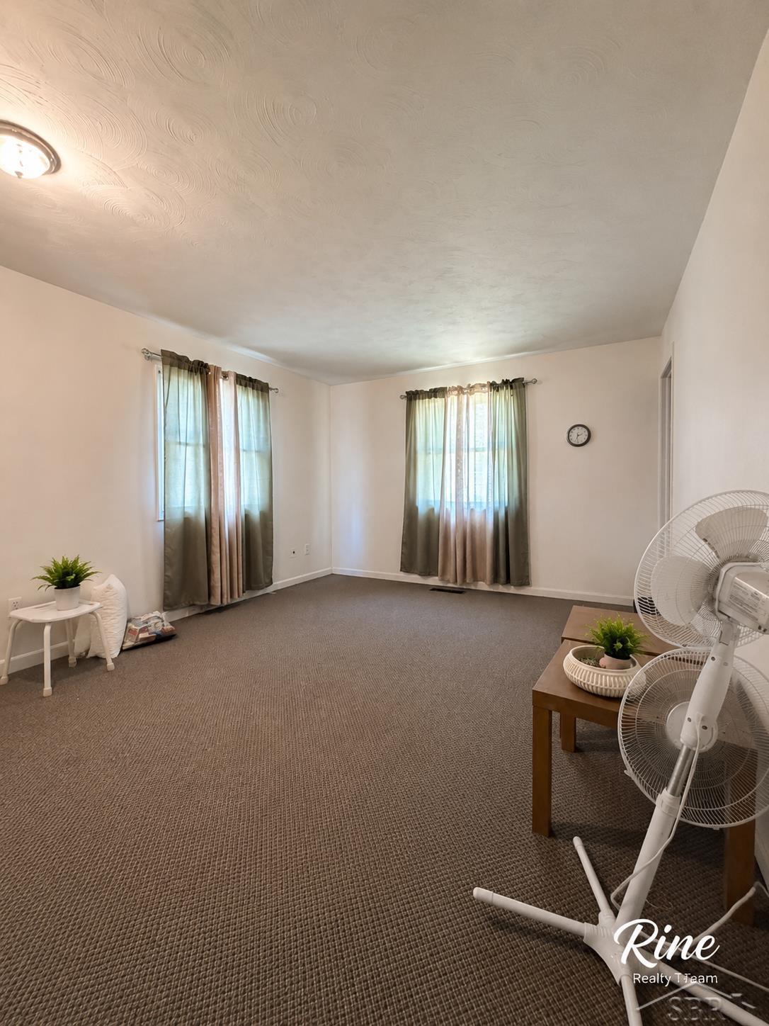 4924 Thurlby Street Property Photo 31