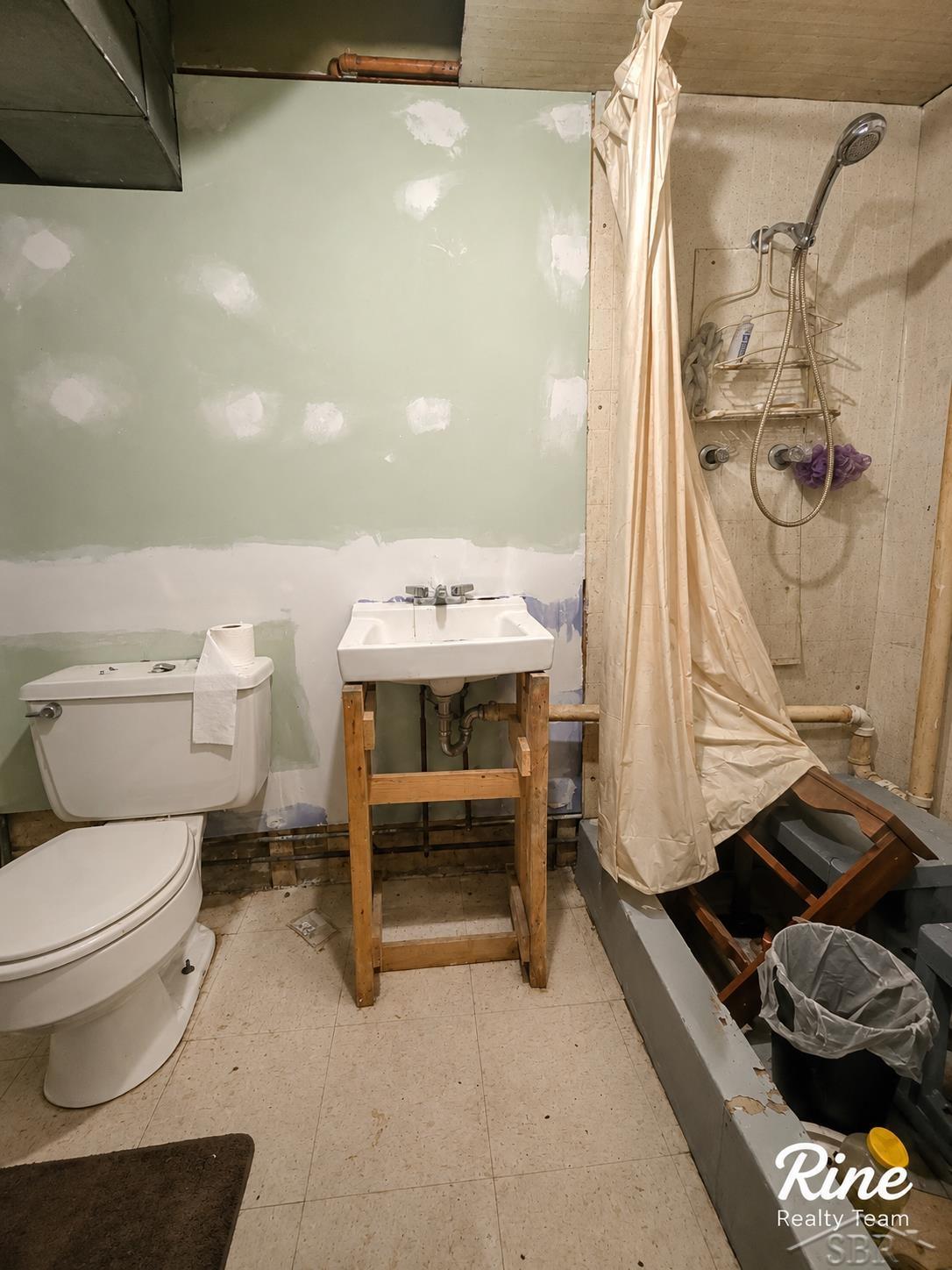 4924 Thurlby Street Property Photo 35