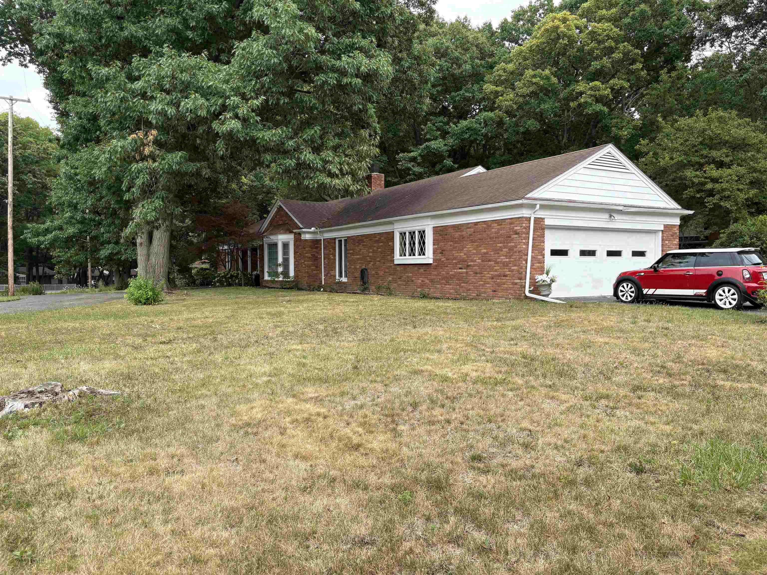 1402 Woodslea Street Property Photo 2