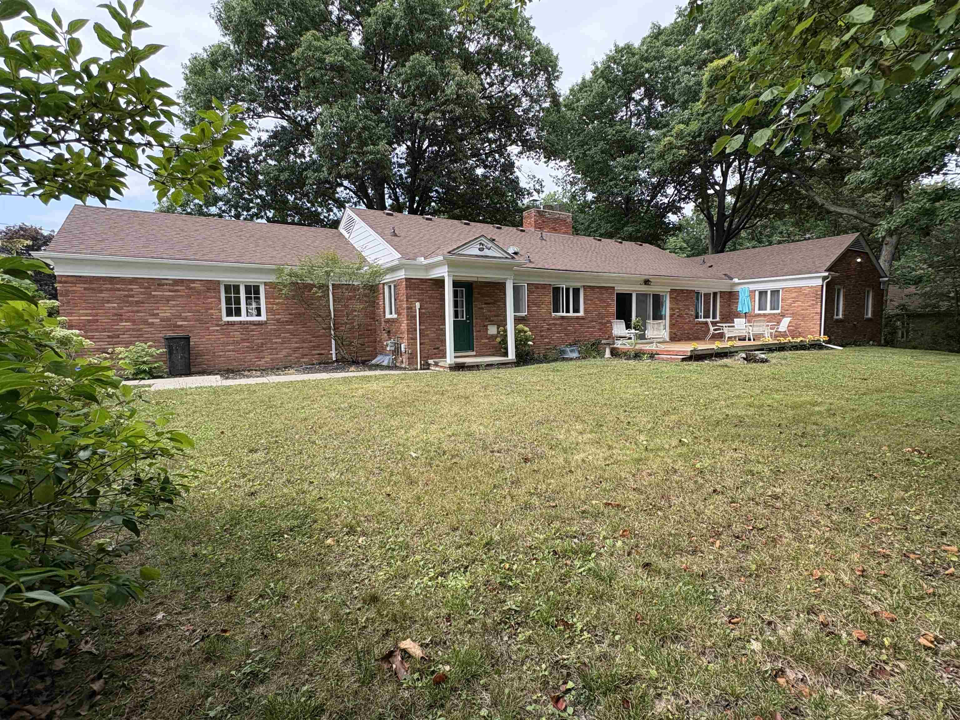 1402 Woodslea Street Property Photo 3