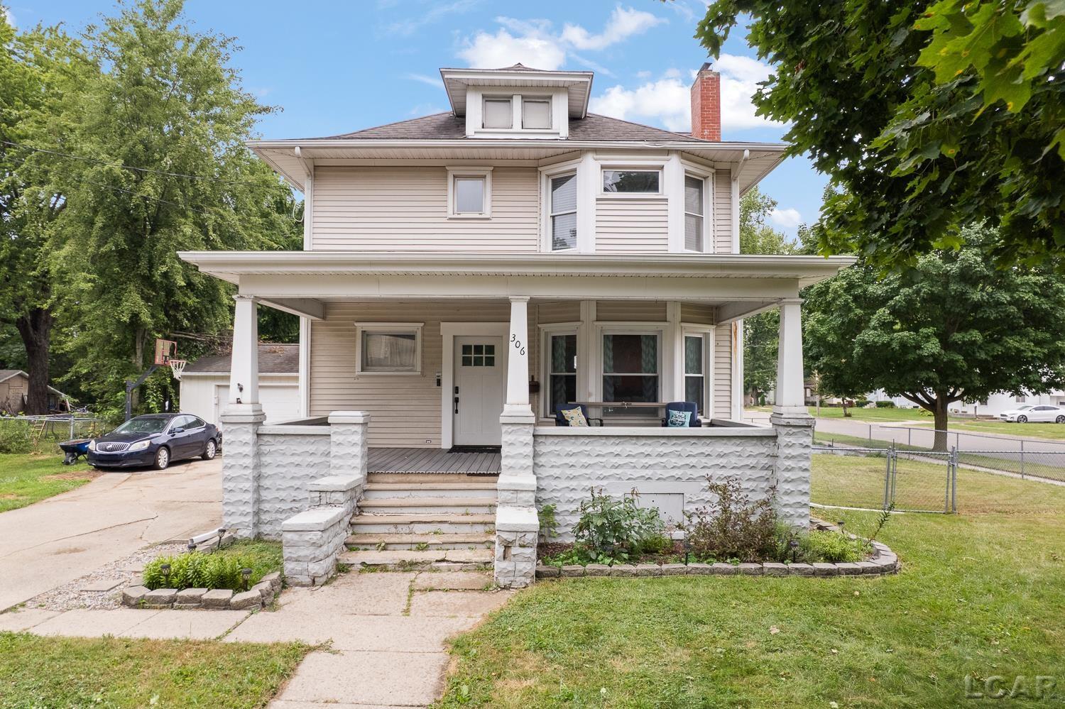 306 N McKenzie Street Property Photo 1