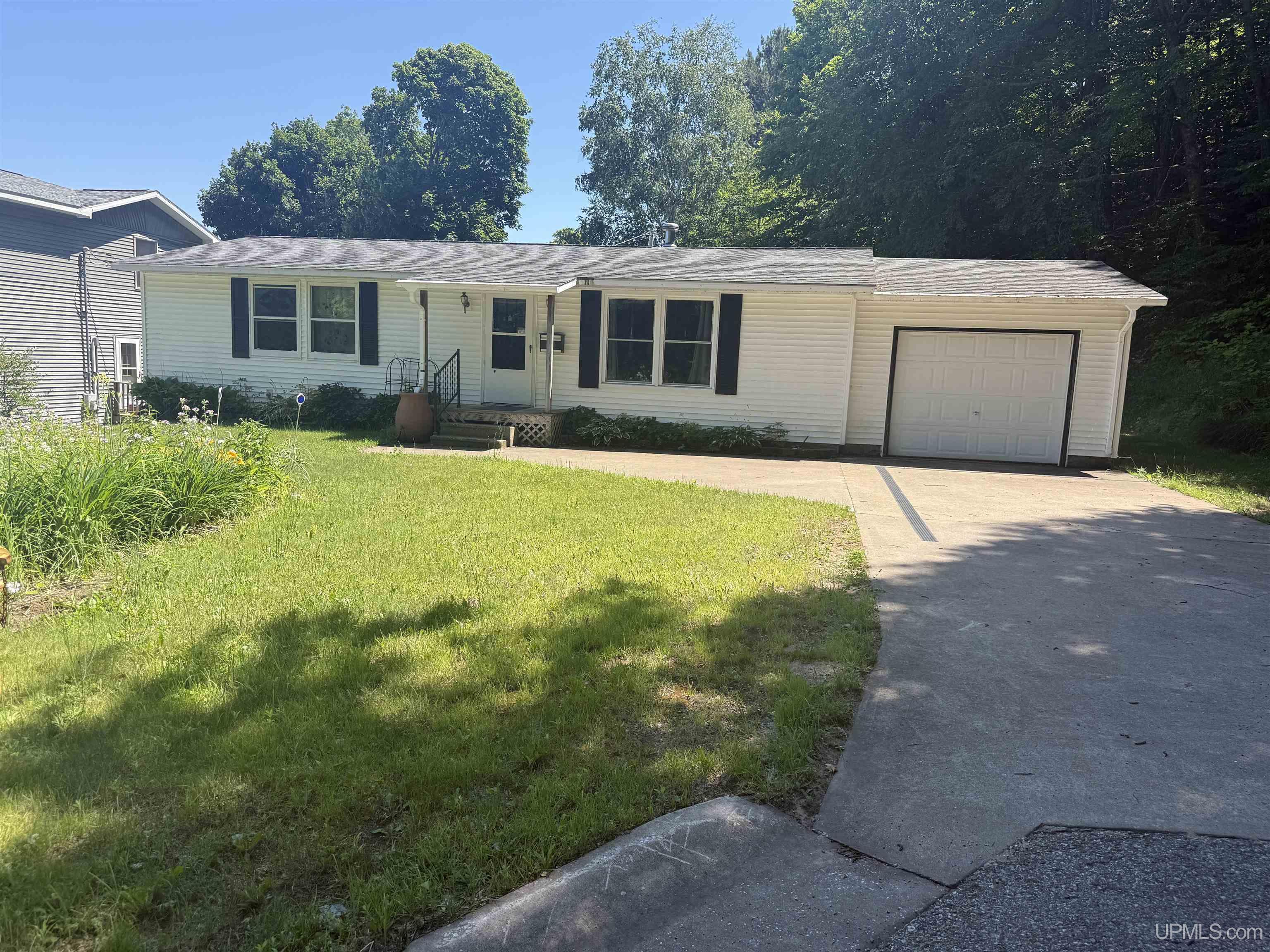 311 Chestnut Street Property Photo 1