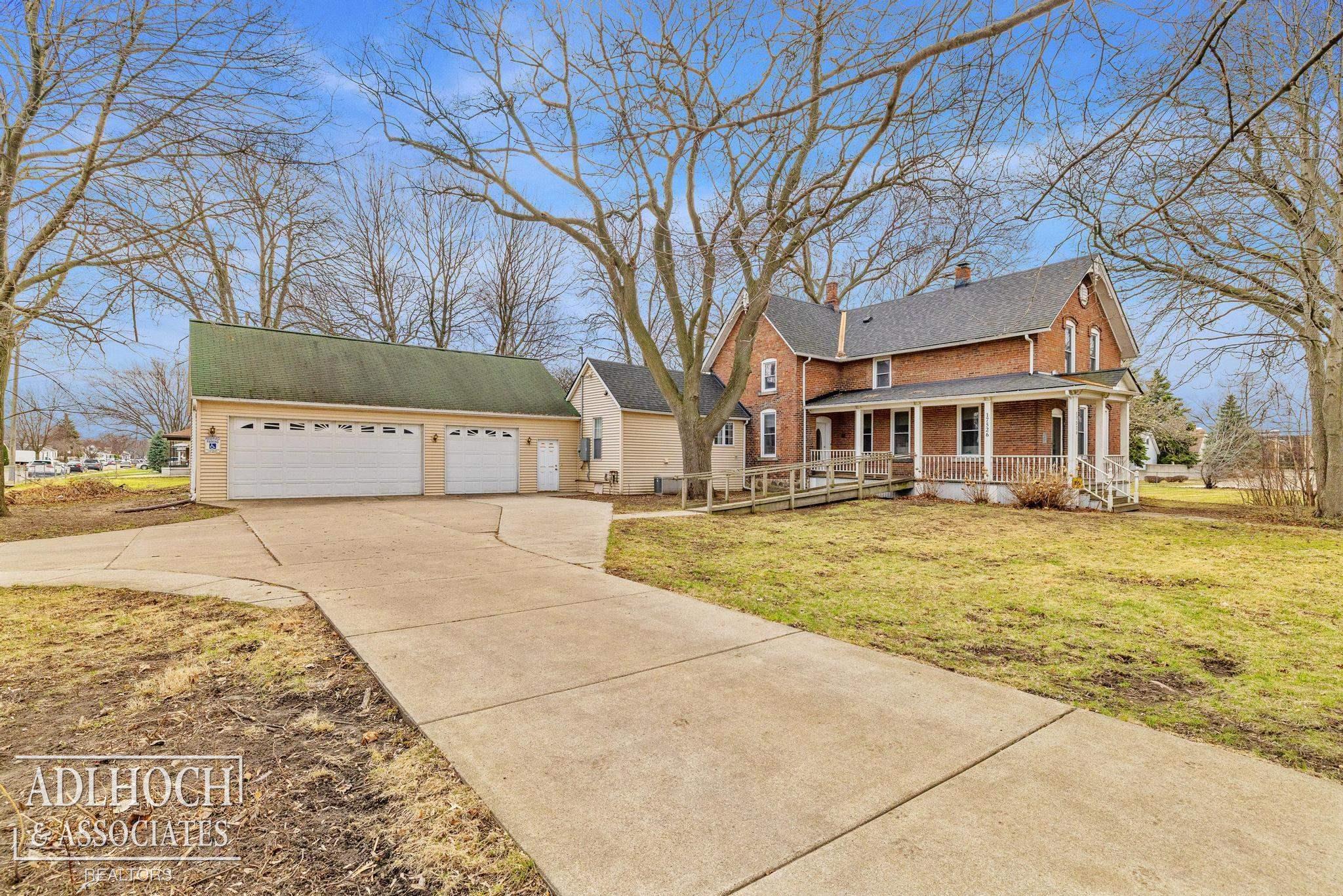17526 E 10 Mile Road Property Photo 1