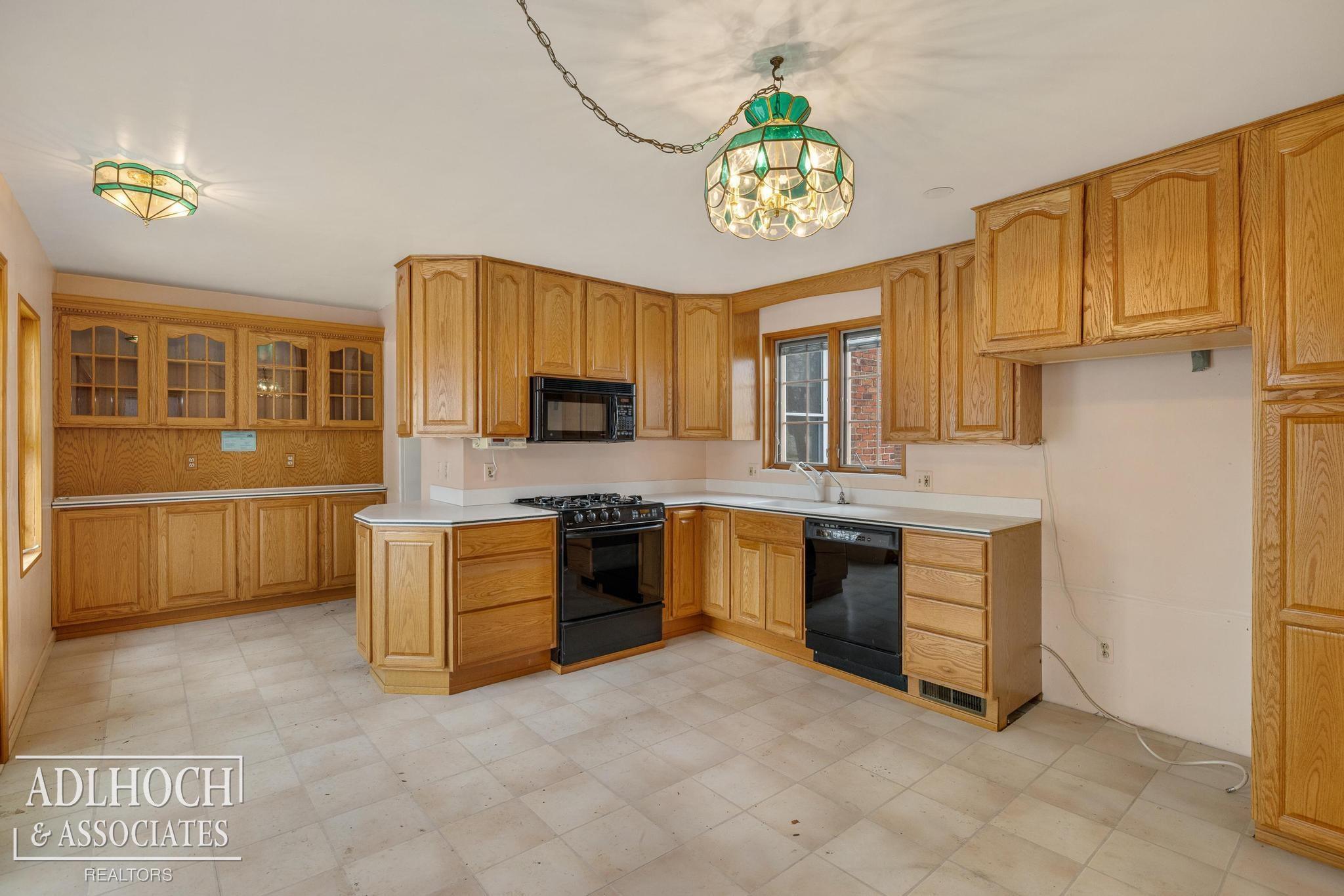 17526 E 10 Mile Road Property Photo 13
