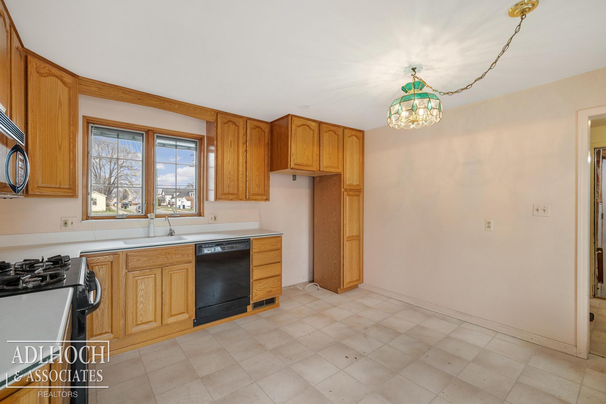 17526 E 10 Mile Road Property Photo 14