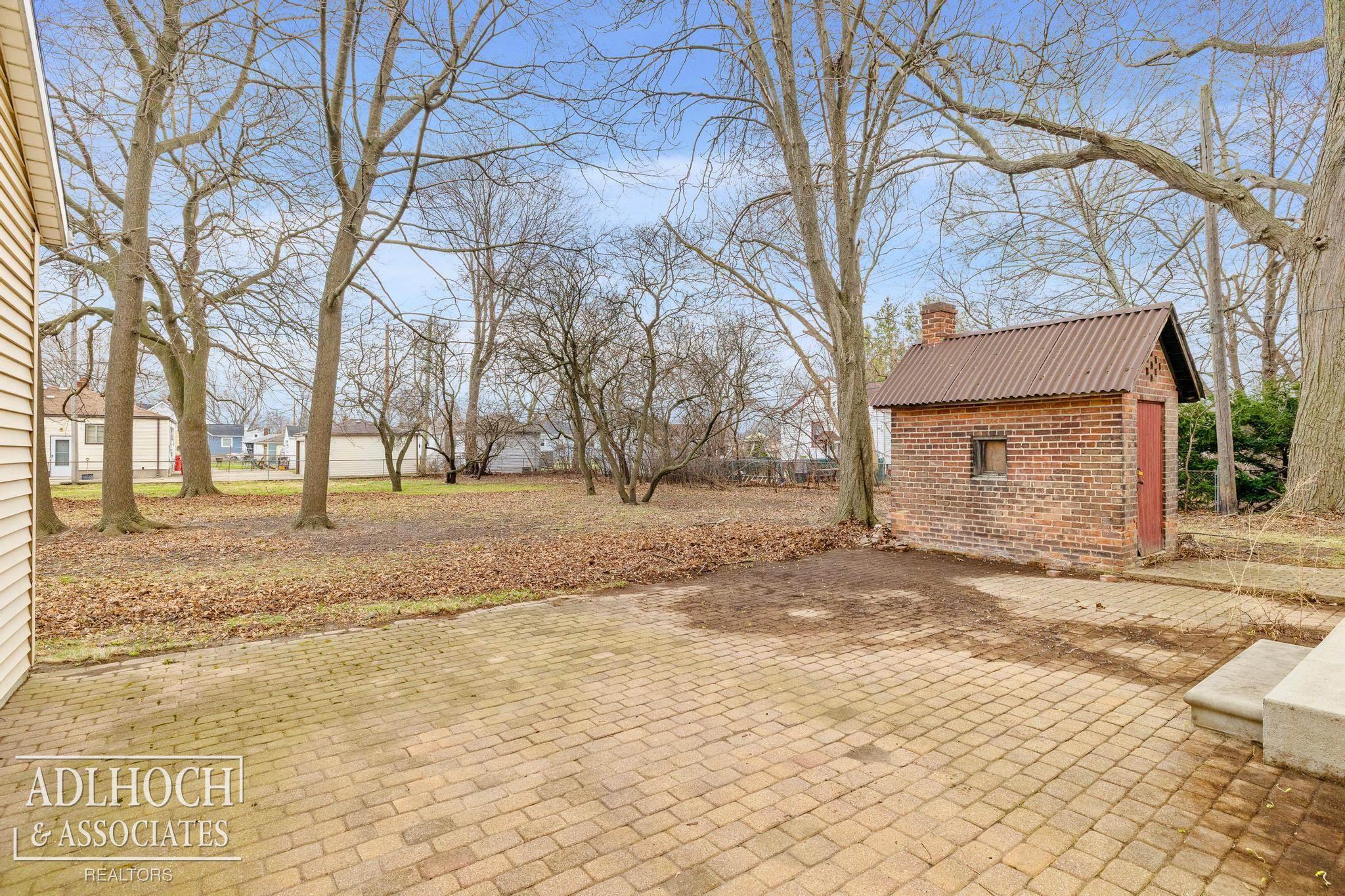 17526 E 10 Mile Road Property Photo 22