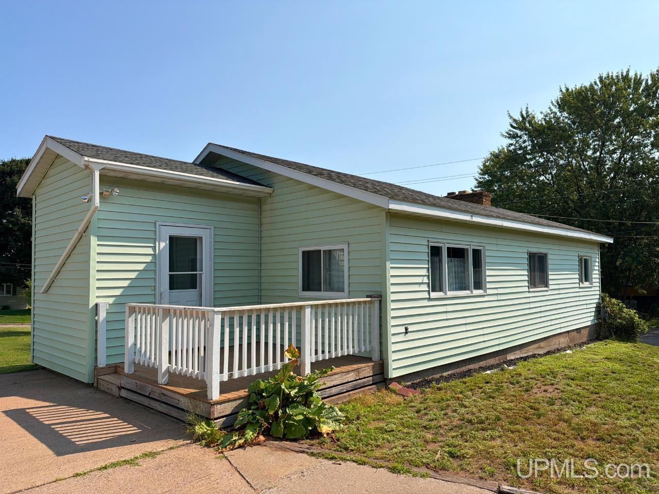 1175 N Mcclellan Avenue Property Photo 1