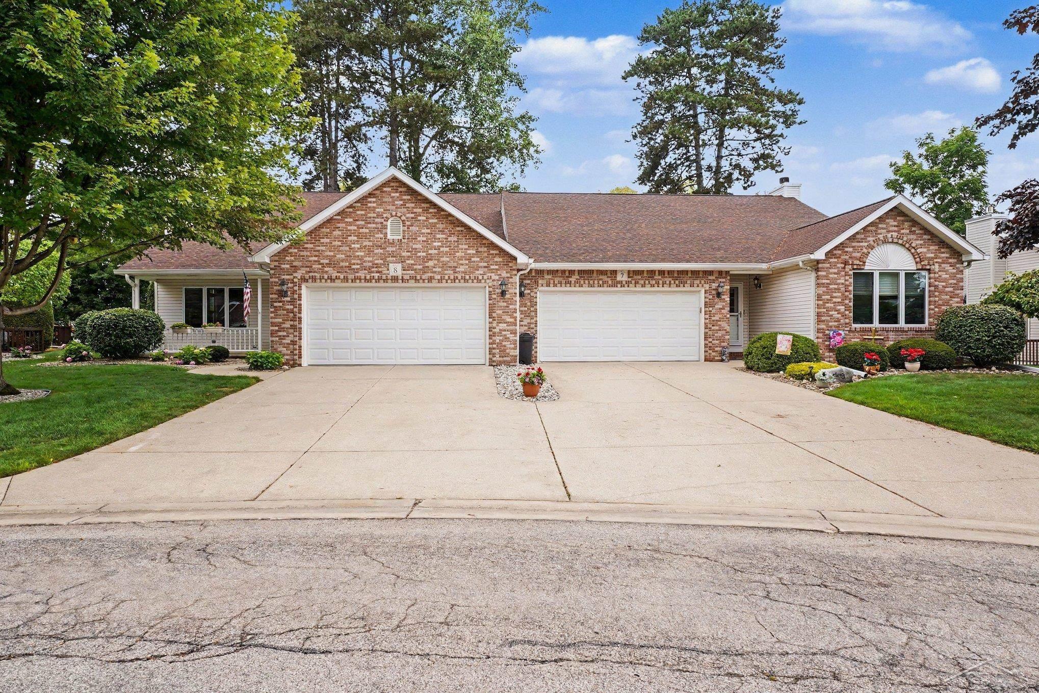8 Thornapple Court