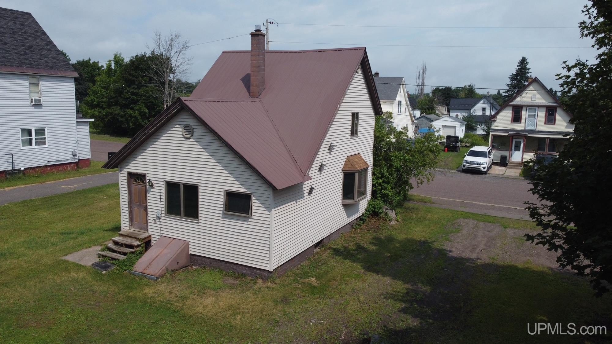 23 1st Street Property Photo 8