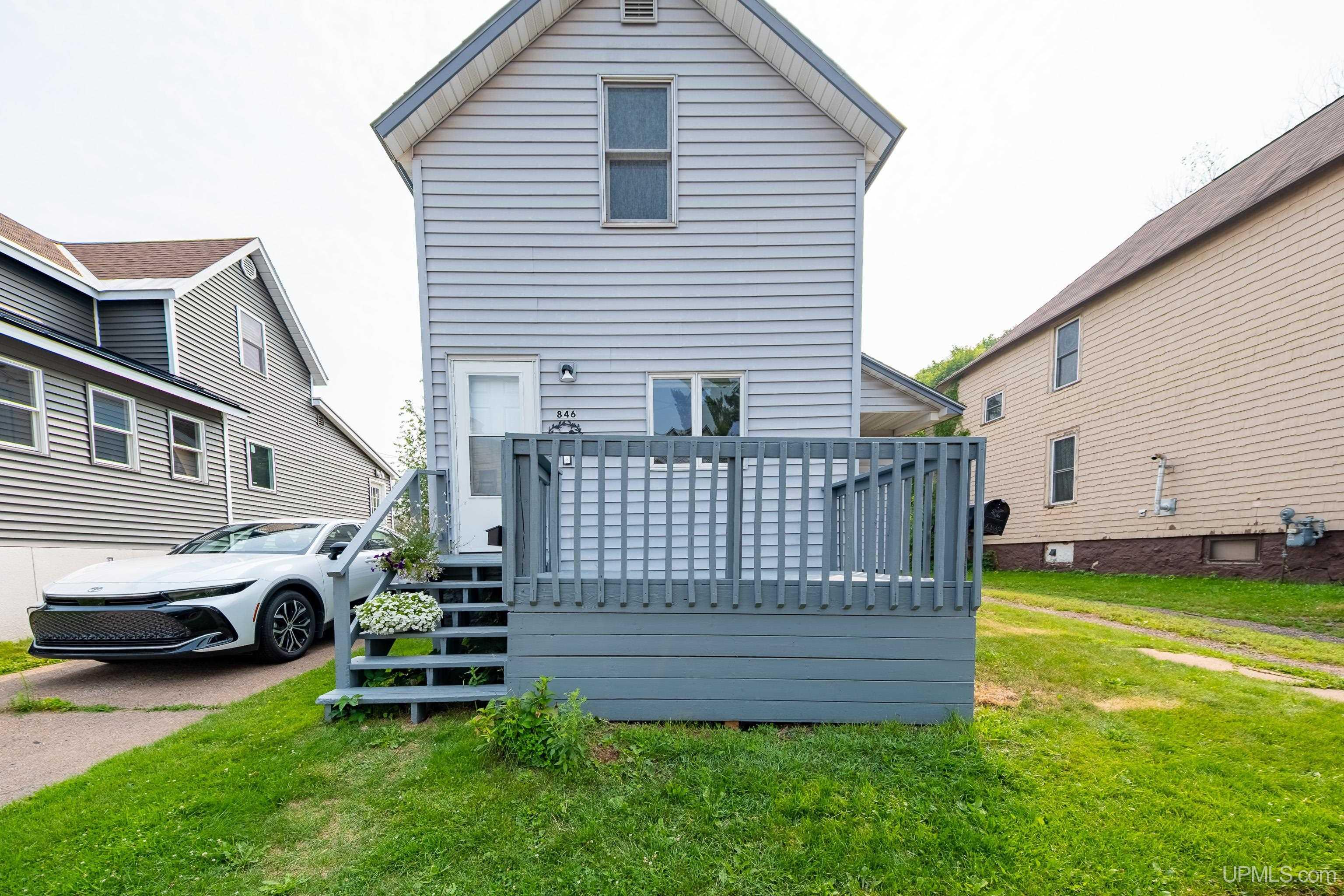 846 N Pine Street Property Photo 2