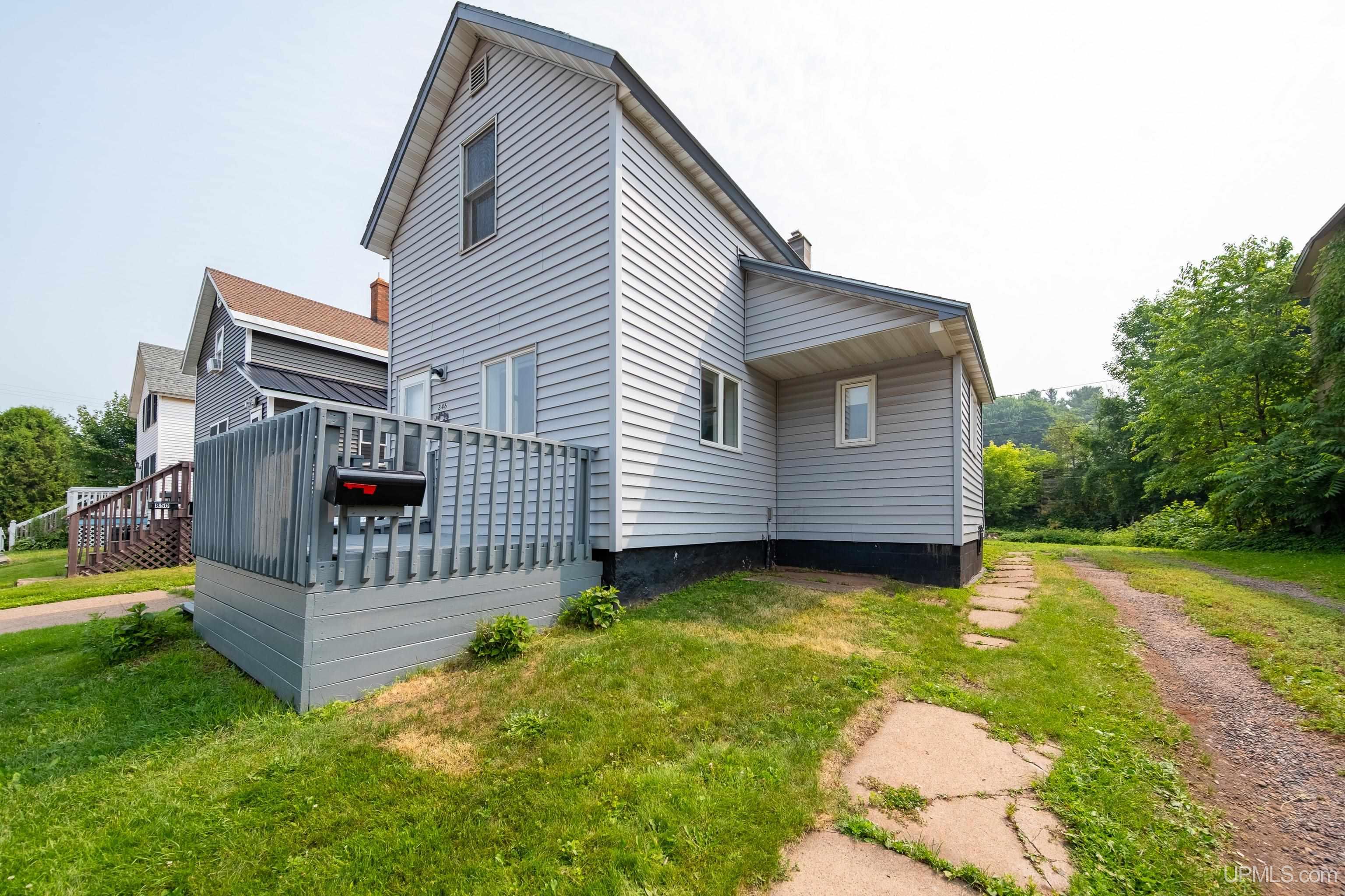 846 N Pine Street Property Photo 3