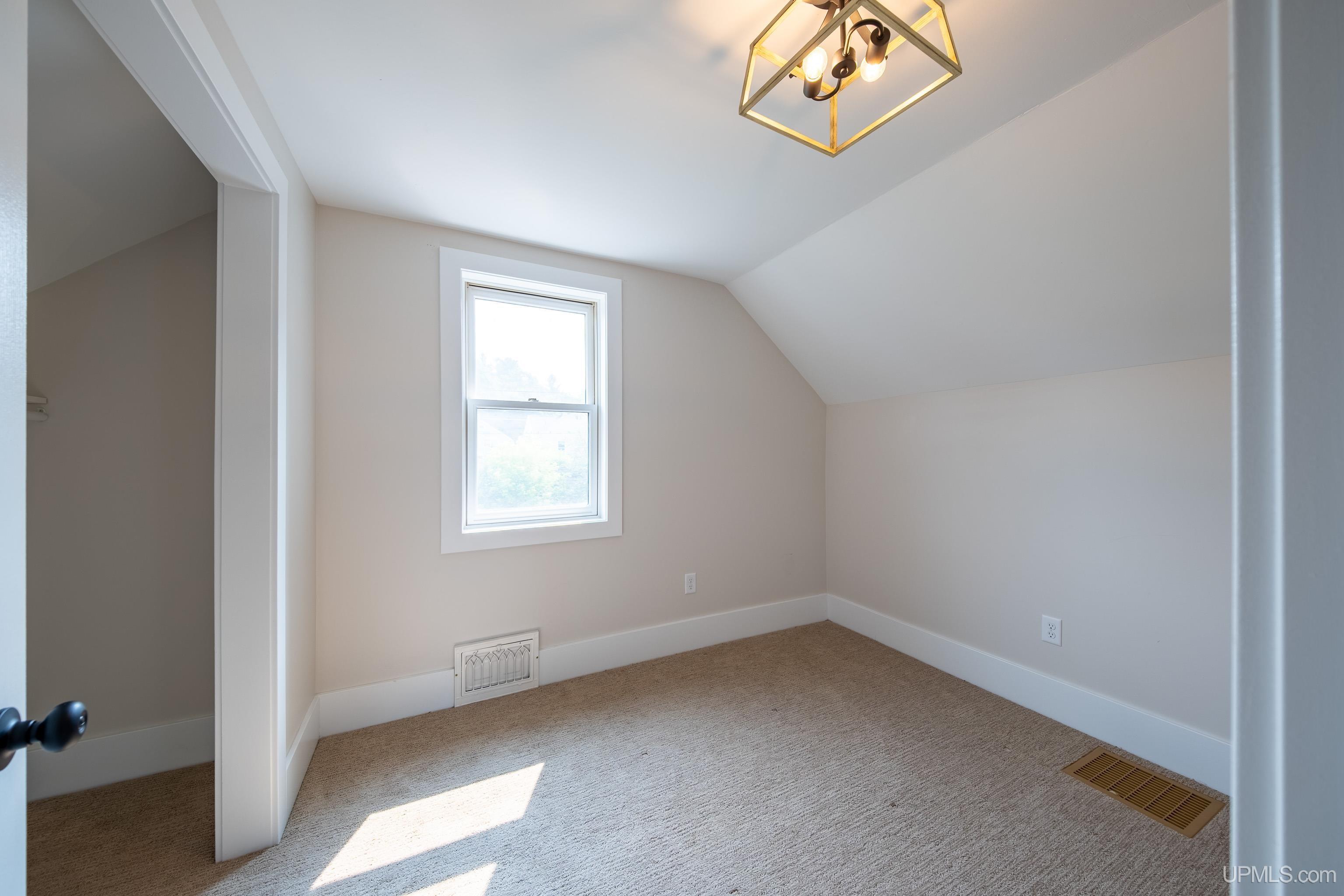 846 N Pine Street Property Photo 19